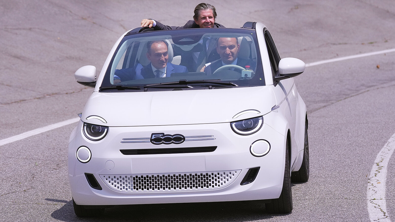 Европейскому ситикару Fiat 500 вернули ДВС