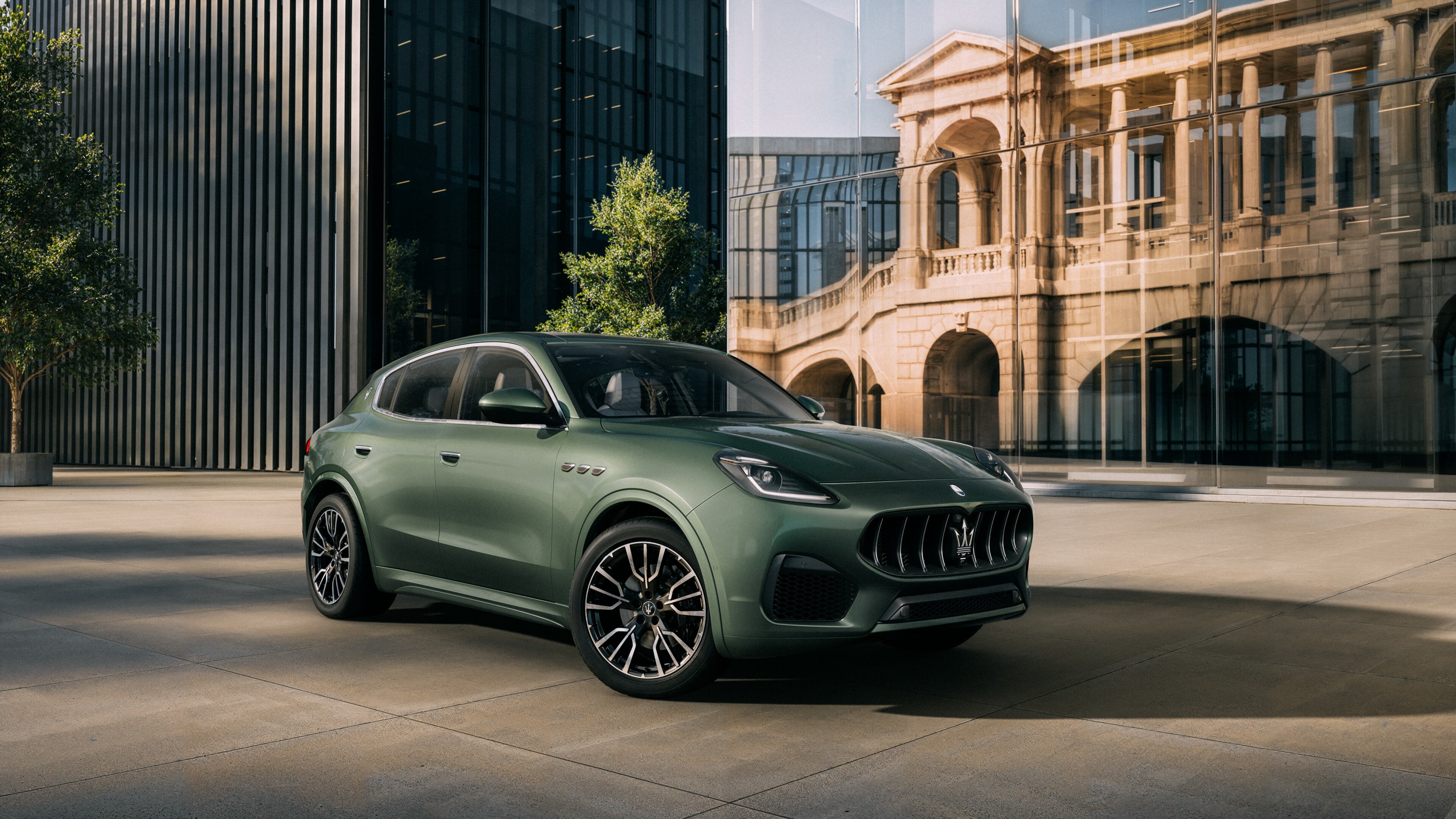 Прокатная фирма Hertz распродаёт свежие Maserati Grecale за полцены