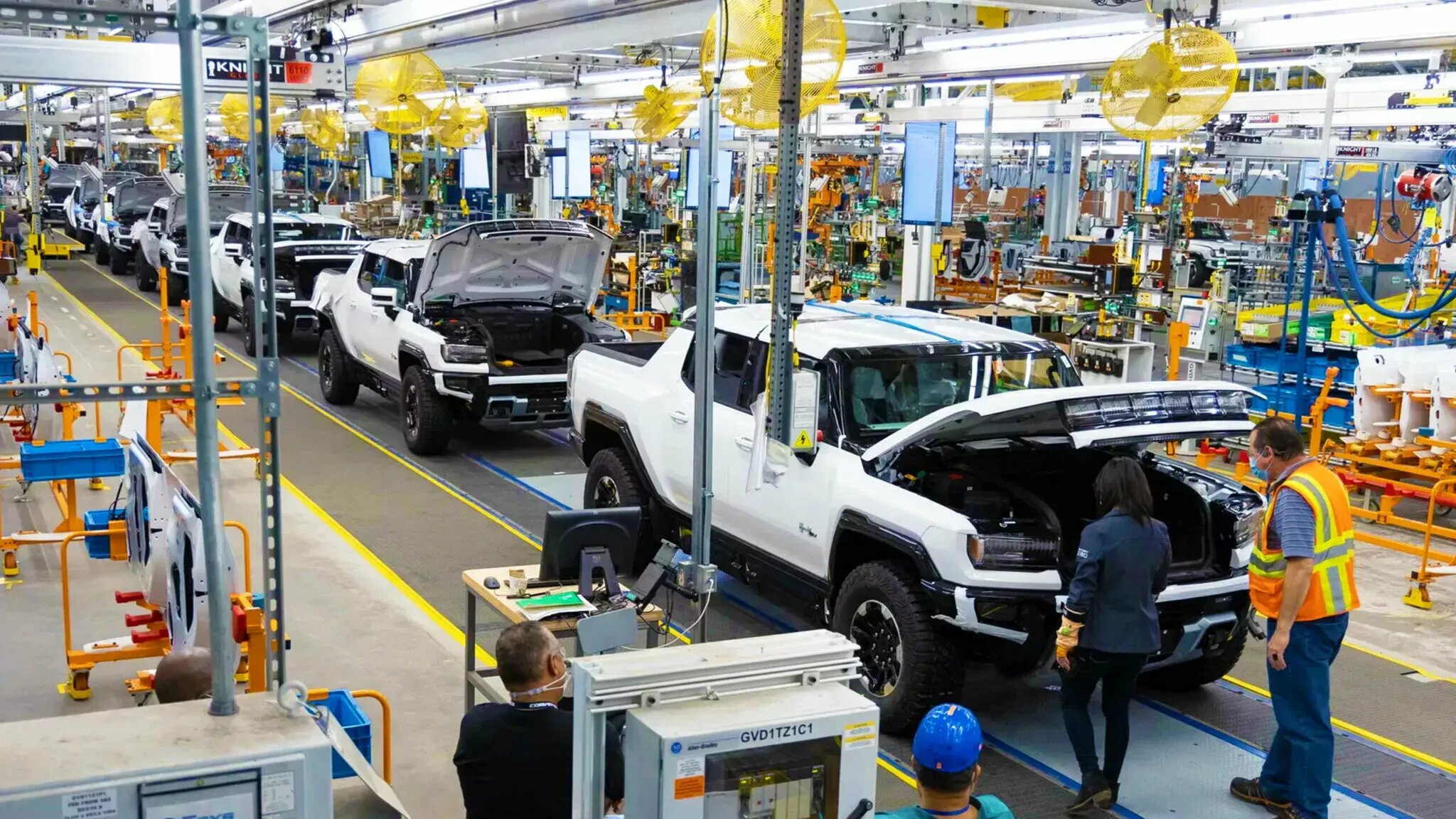 Продажи электрокаров концерна GM резко упали