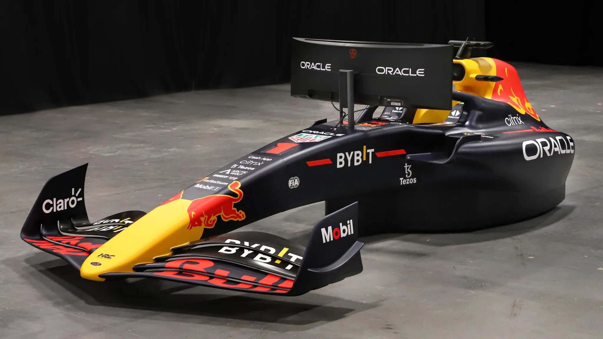 Red Bull разработала игровую станцию в стиле болида Формулы-1 за 120 тысяч долларов
