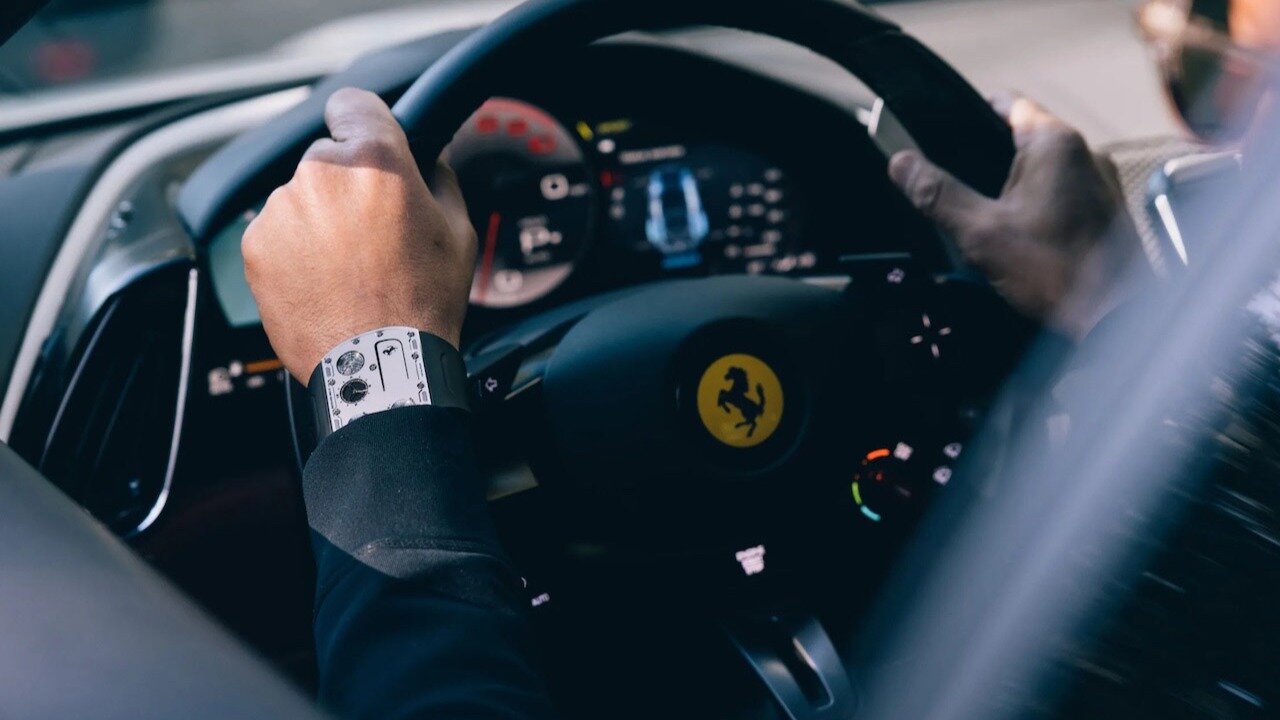 Для Ferrari сделали самые тонкие механические часы в мире. Они стоят как четыре гиперкара