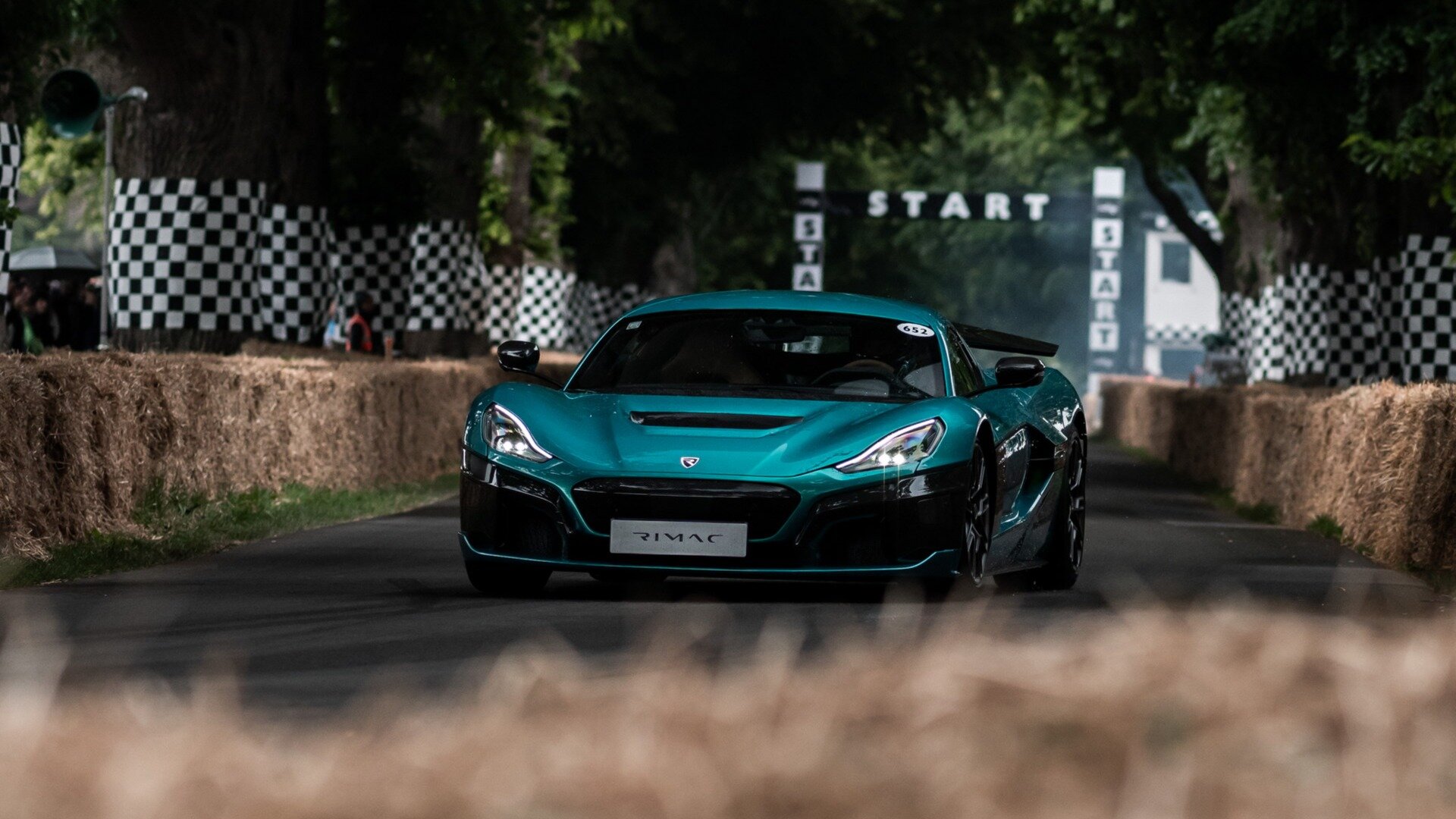 Rimac разыграет в лотерею поездку на 1914-сильном гиперкаре Nevera