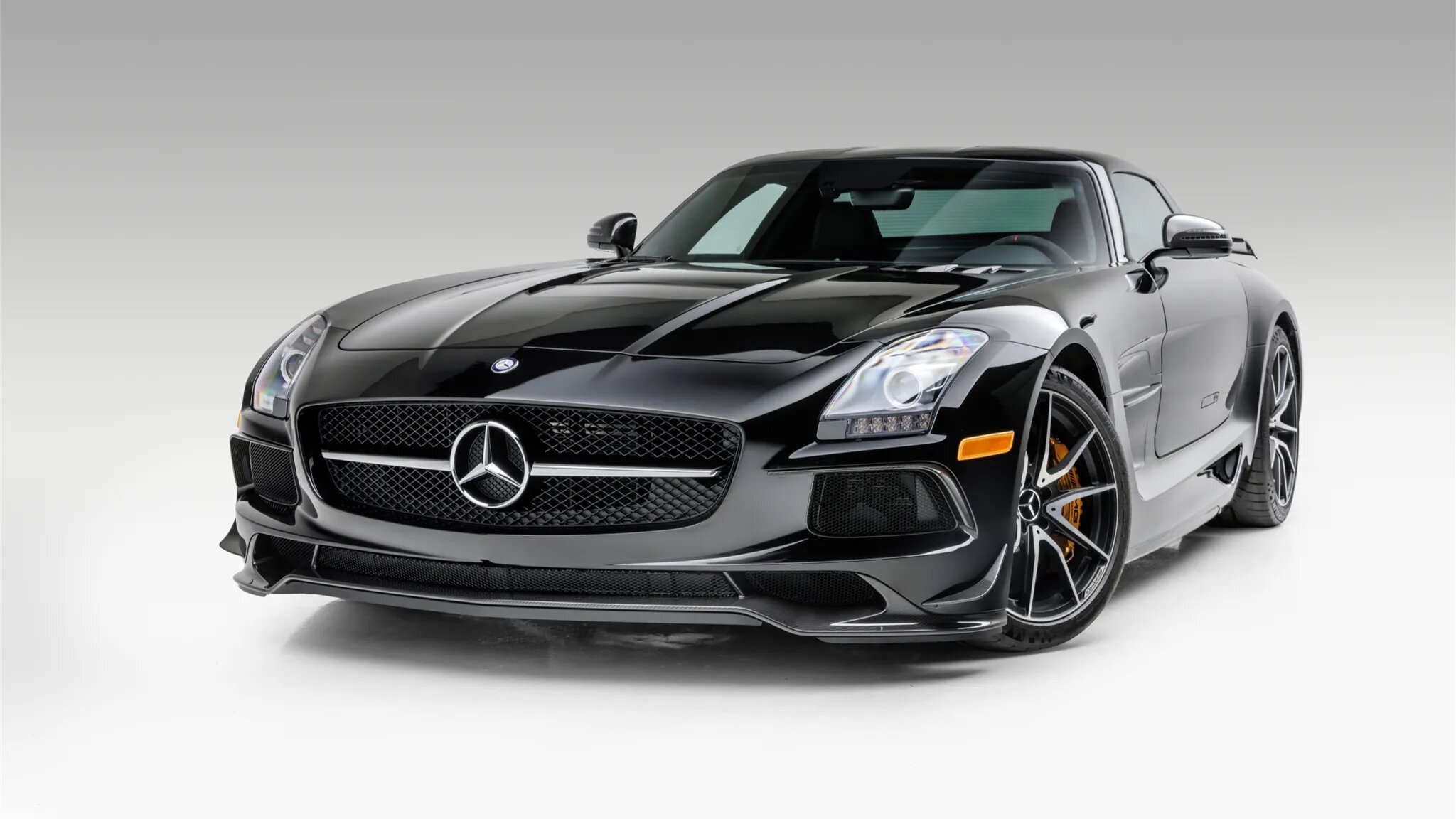 За редкий Mercedes-Benz SLS AMG Black Series дают 550 тысяч долларов за неделю до окончания торгов