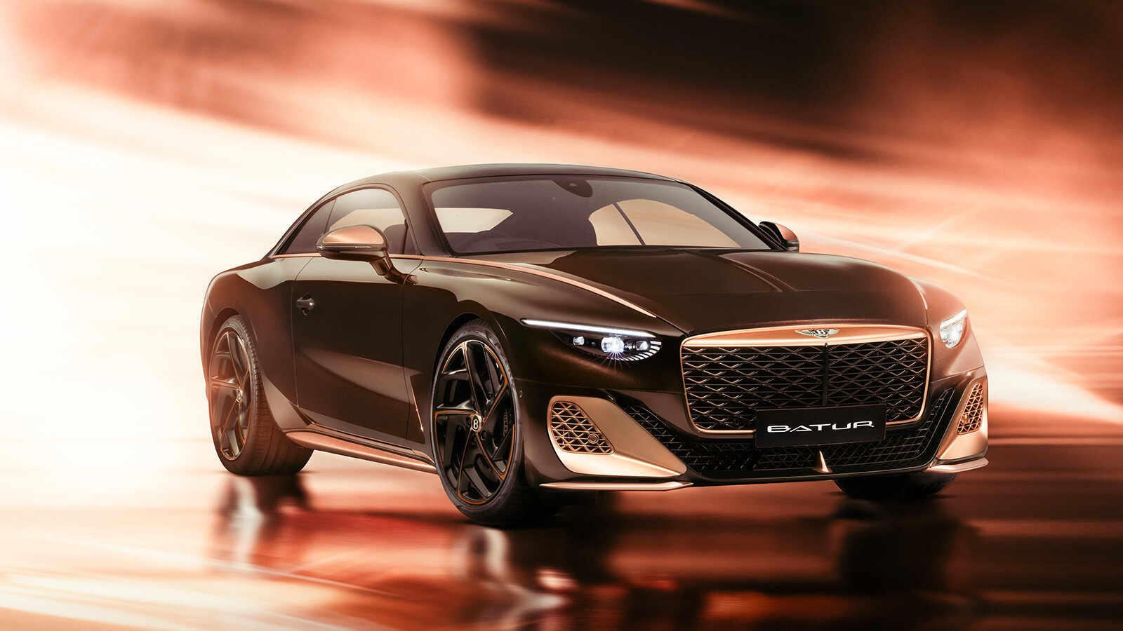 Bentley показала эксклюзивное купе Batur, отделанное розовым золотом