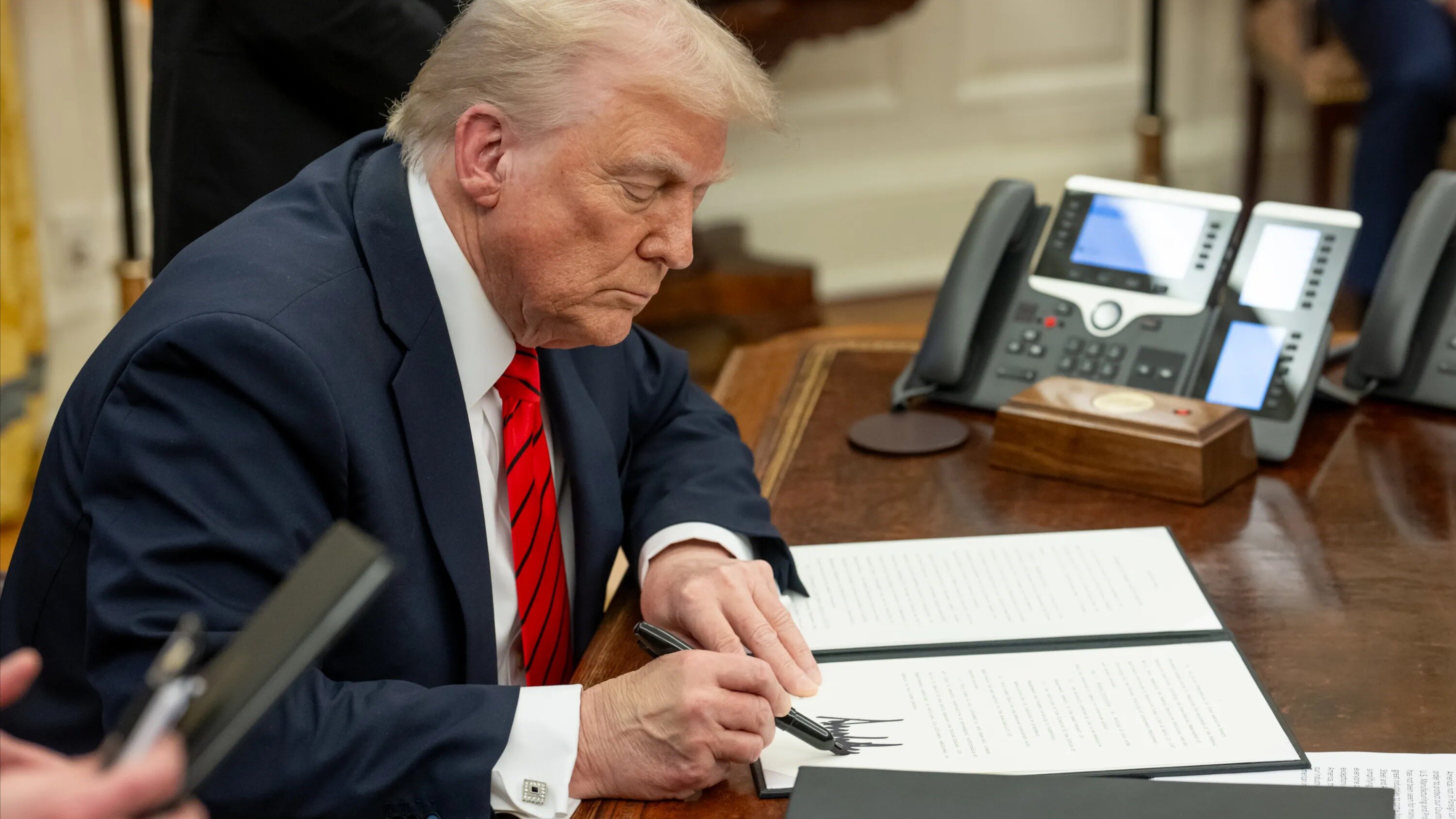 Президент США Трамп ввёл 25-процентные пошлины на все импортные автомобили