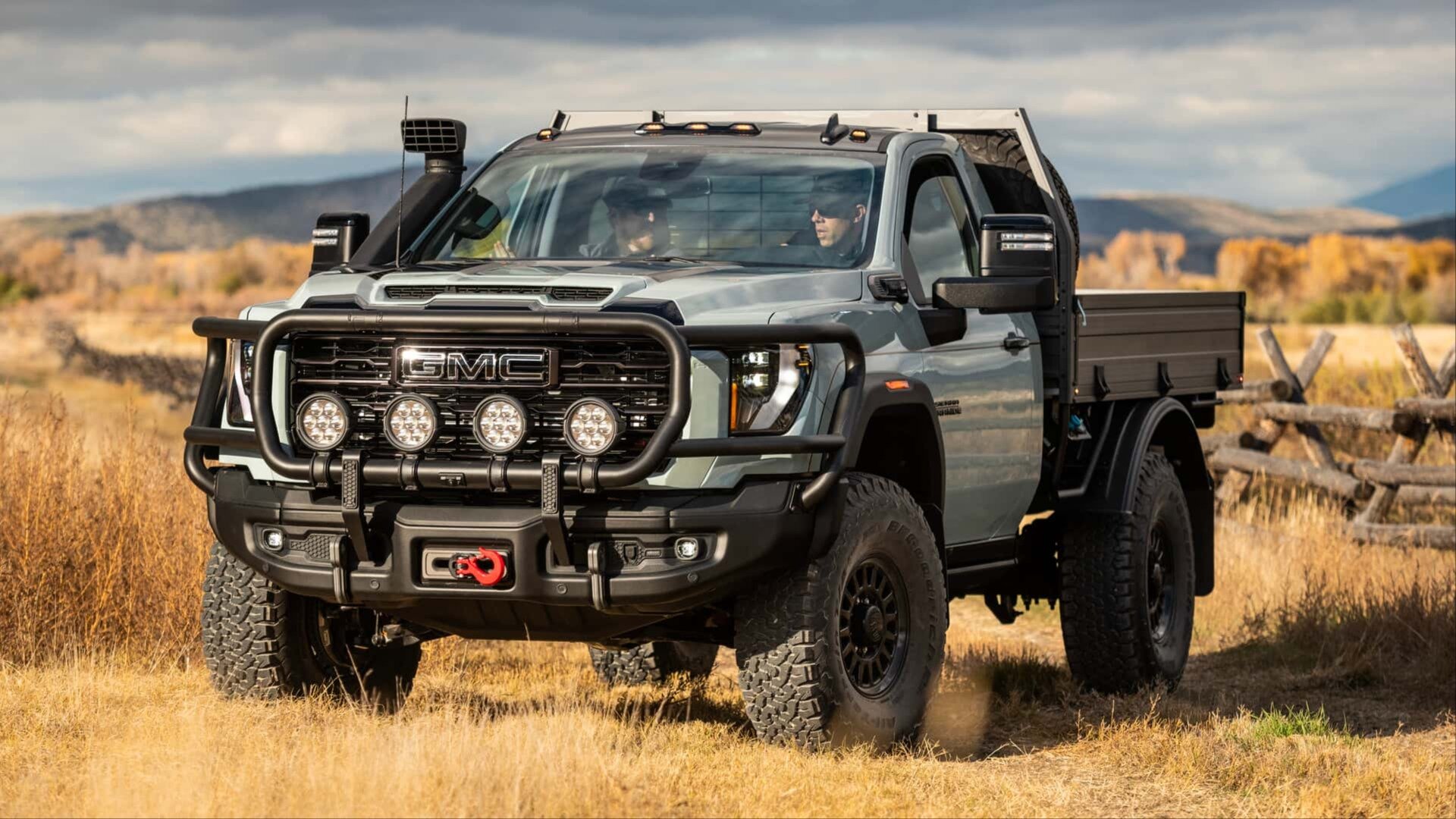 GMC и AEV построили для SEMA экстремальный пикап на 40-дюймовых шинах