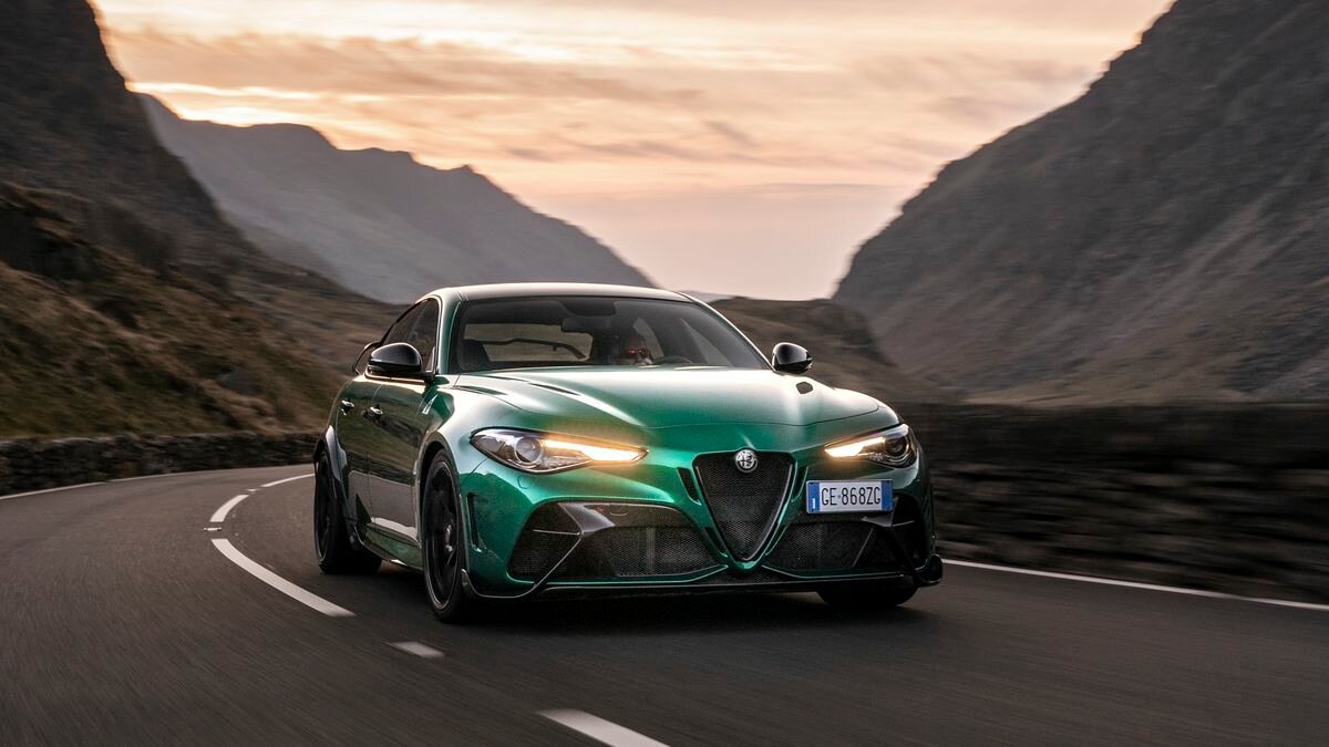 Модели Alfa Romeo будут оснащать минимальным количеством экранов
