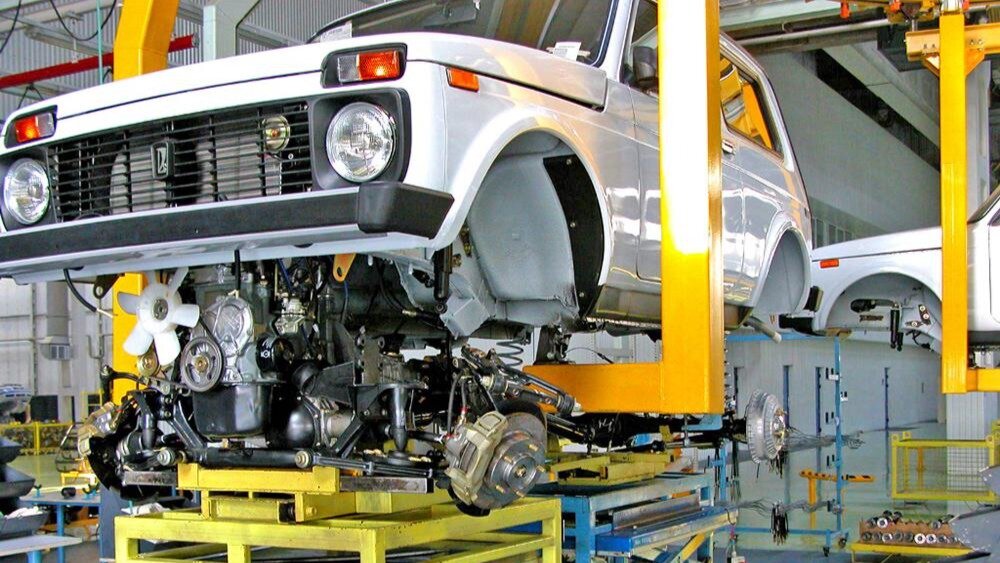 Производство легковых машин в России в мае упало на 96,7%
