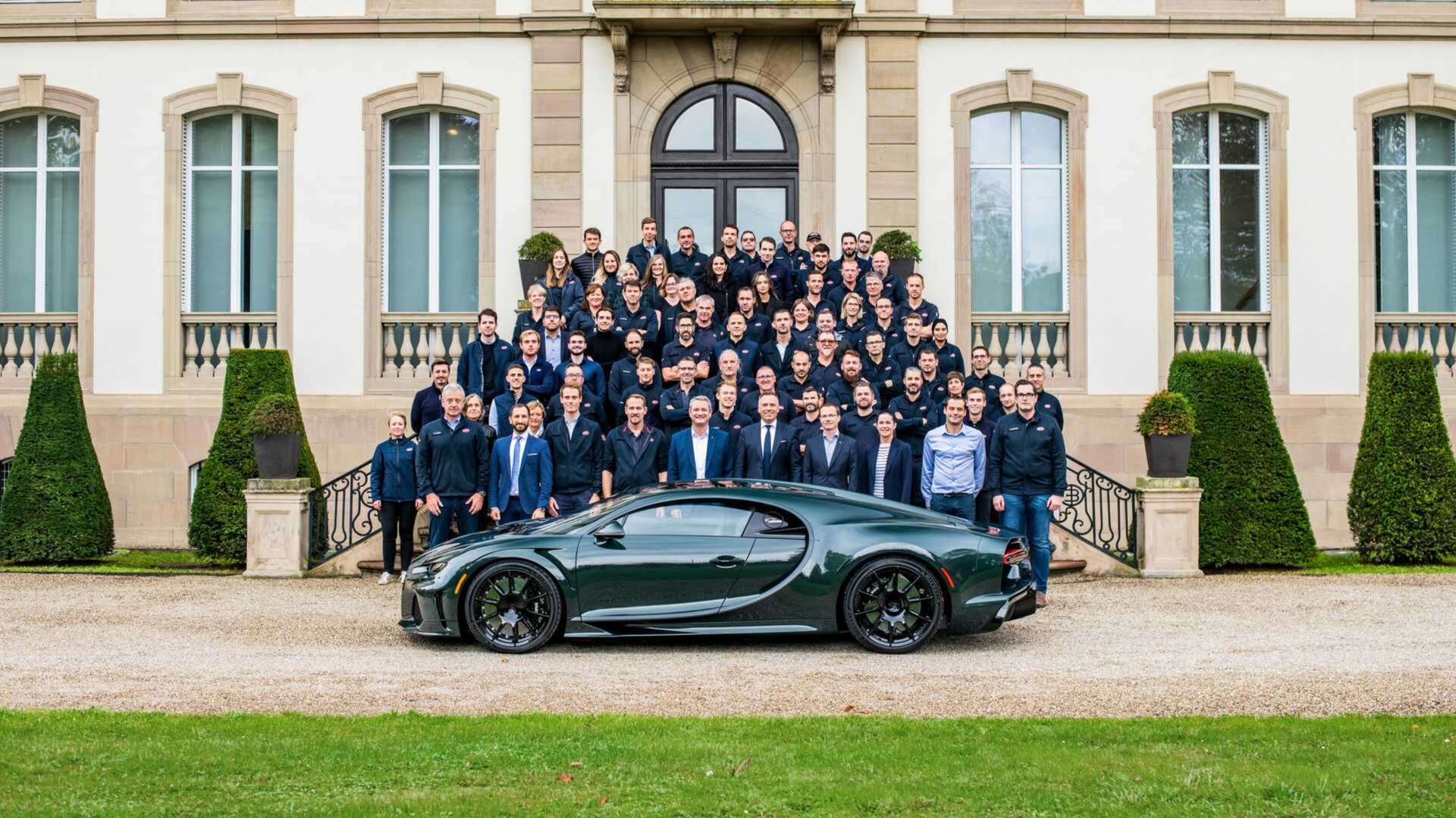 Lamborghini и Bugatti заявили о рекордных поставках в 2022 году