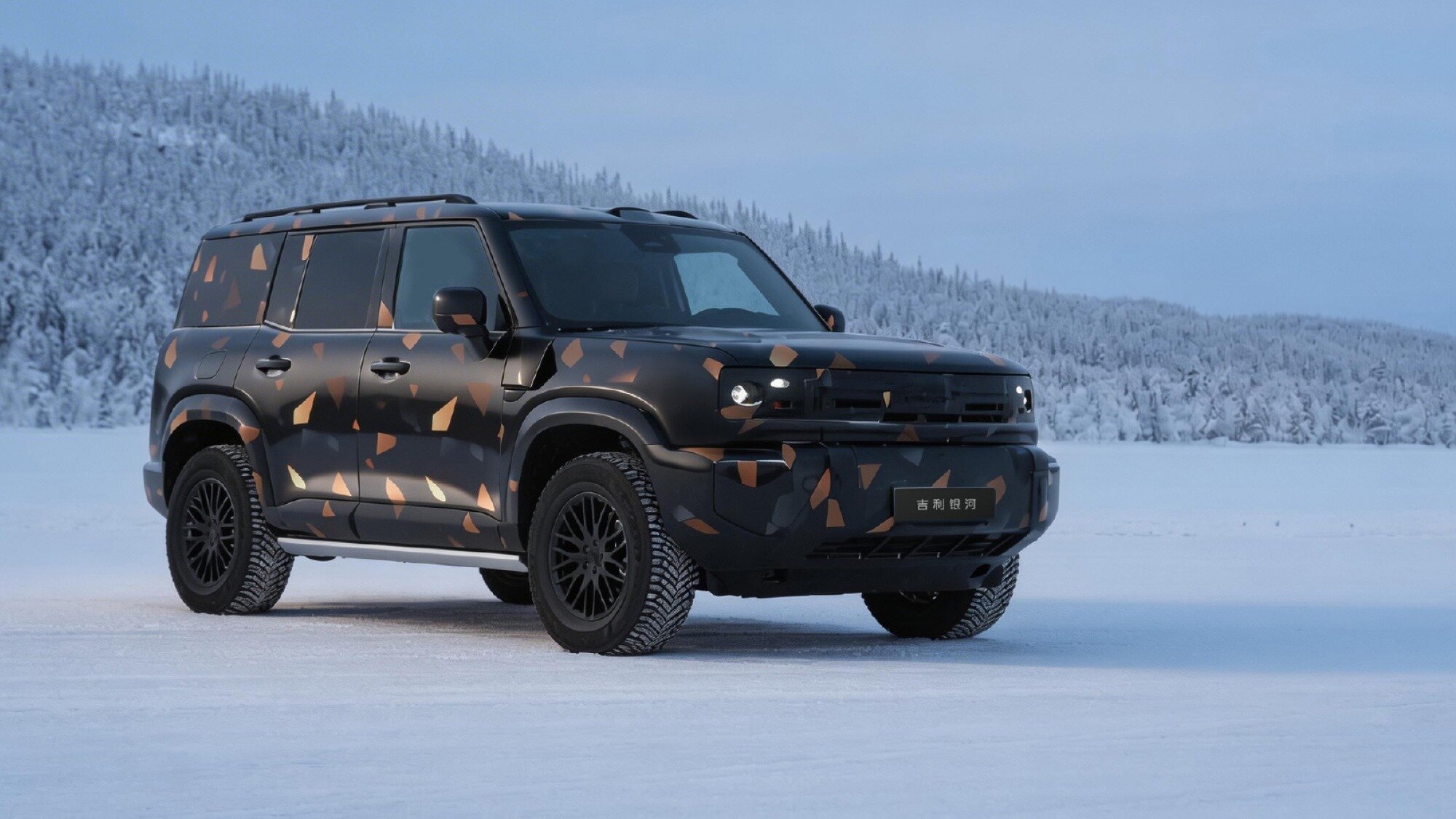 Зимние испытания конкурента Land Rover Defender от Geely показали на видео