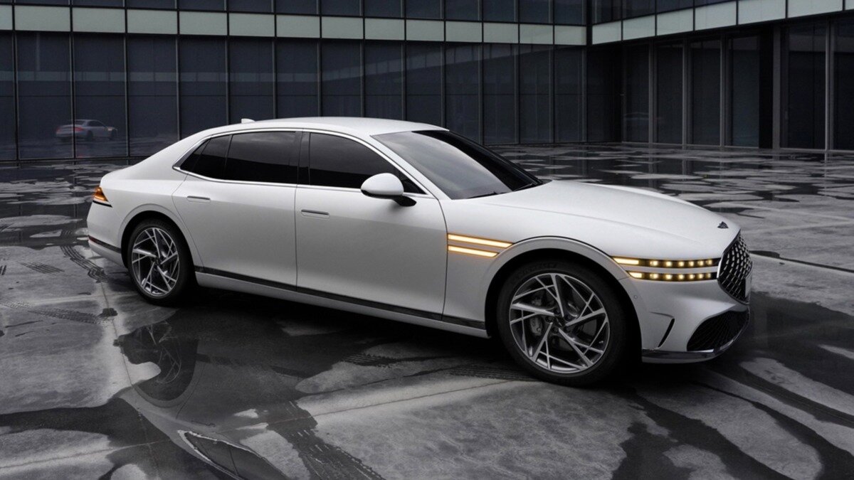 Genesis G90 сможет ездить на автопилоте не быстрее 60 км/ч