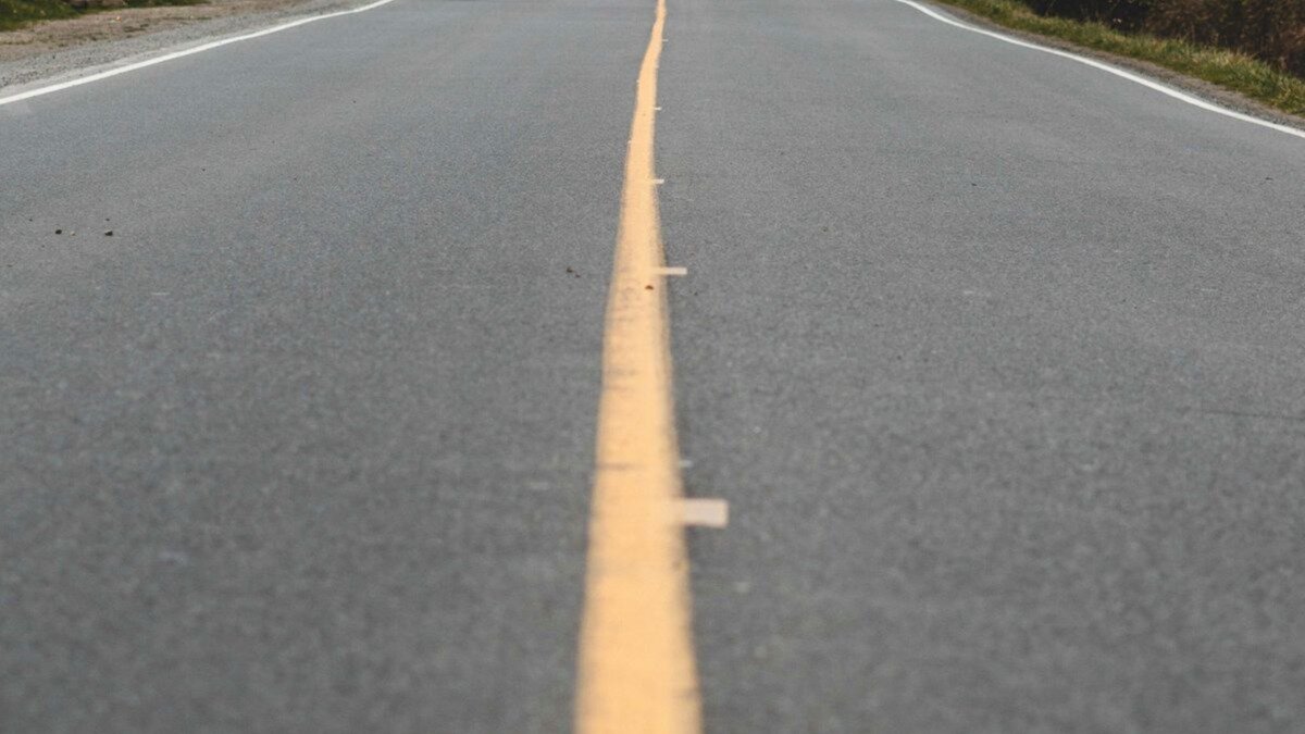 На дорогах Москвы впервые появились жёлтые разделительные полосы