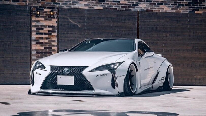Купе Lexus LC получило экстремальный обвес от Liberty Walk