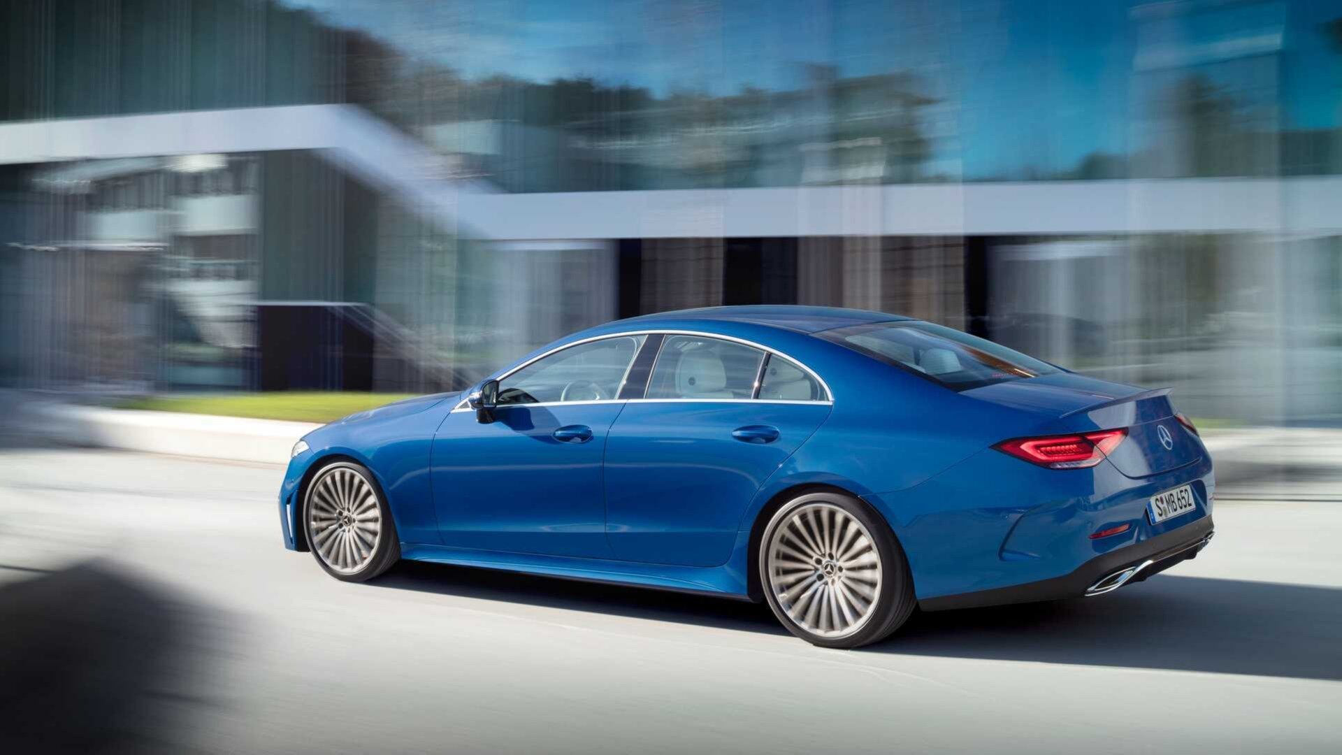 Mercedes-Benz снимет с производства купеобразный седан CLS в конце лета