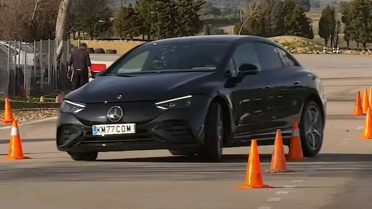 Электрический Mercedes-Benz EQE прошёл «лосиный тест» лучше флагмана EQS