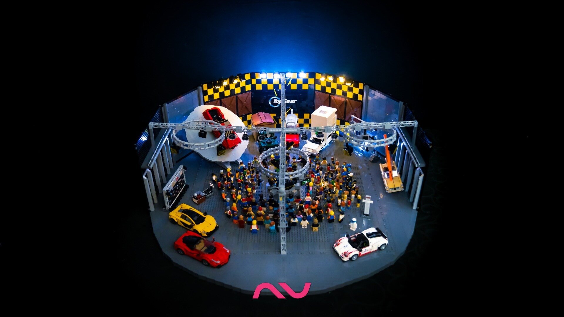 Студию шоу Top Gear воссоздали из кубиков Lego