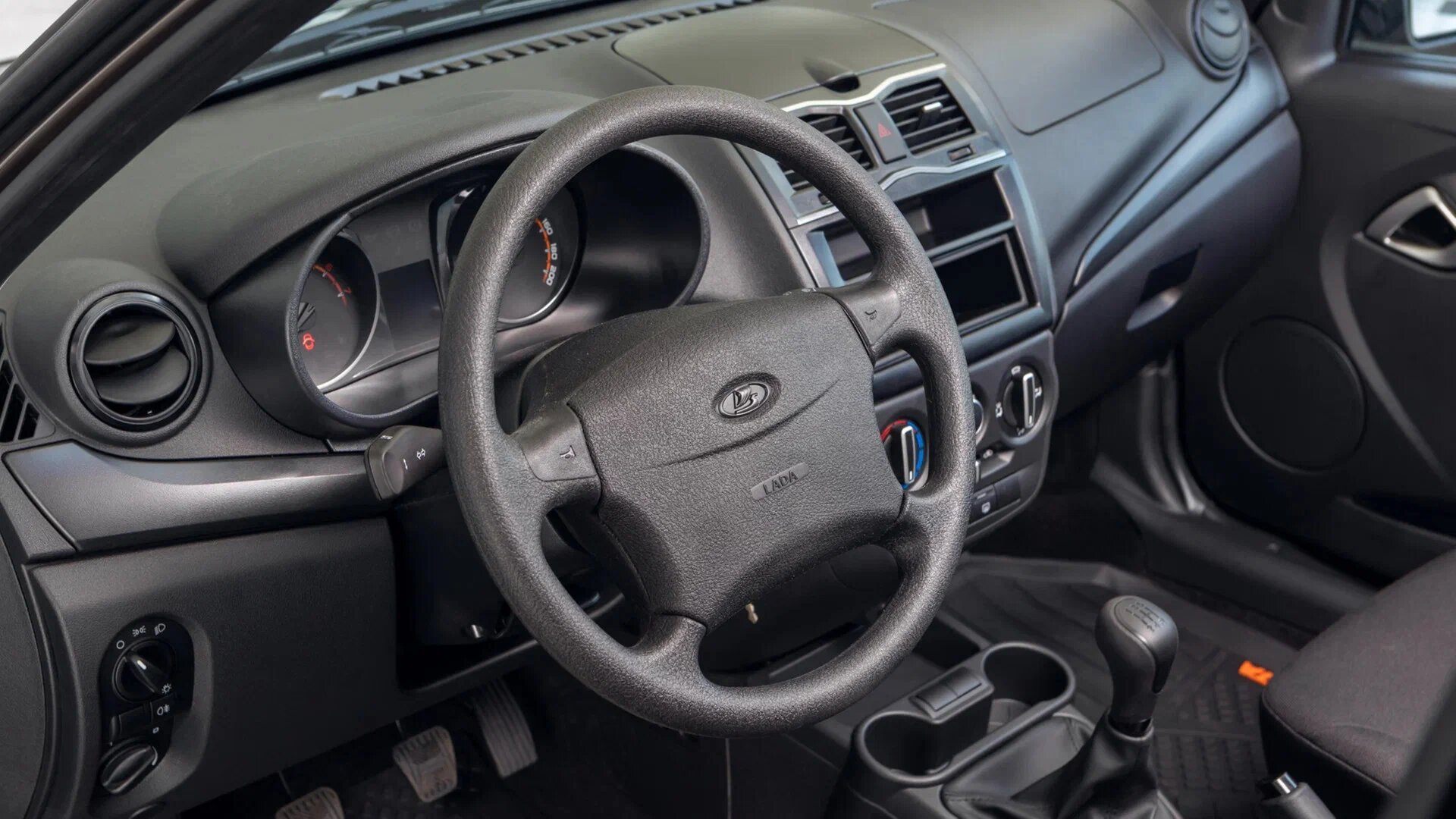 Автомобили Lada получат импортозамещённую пластмассу