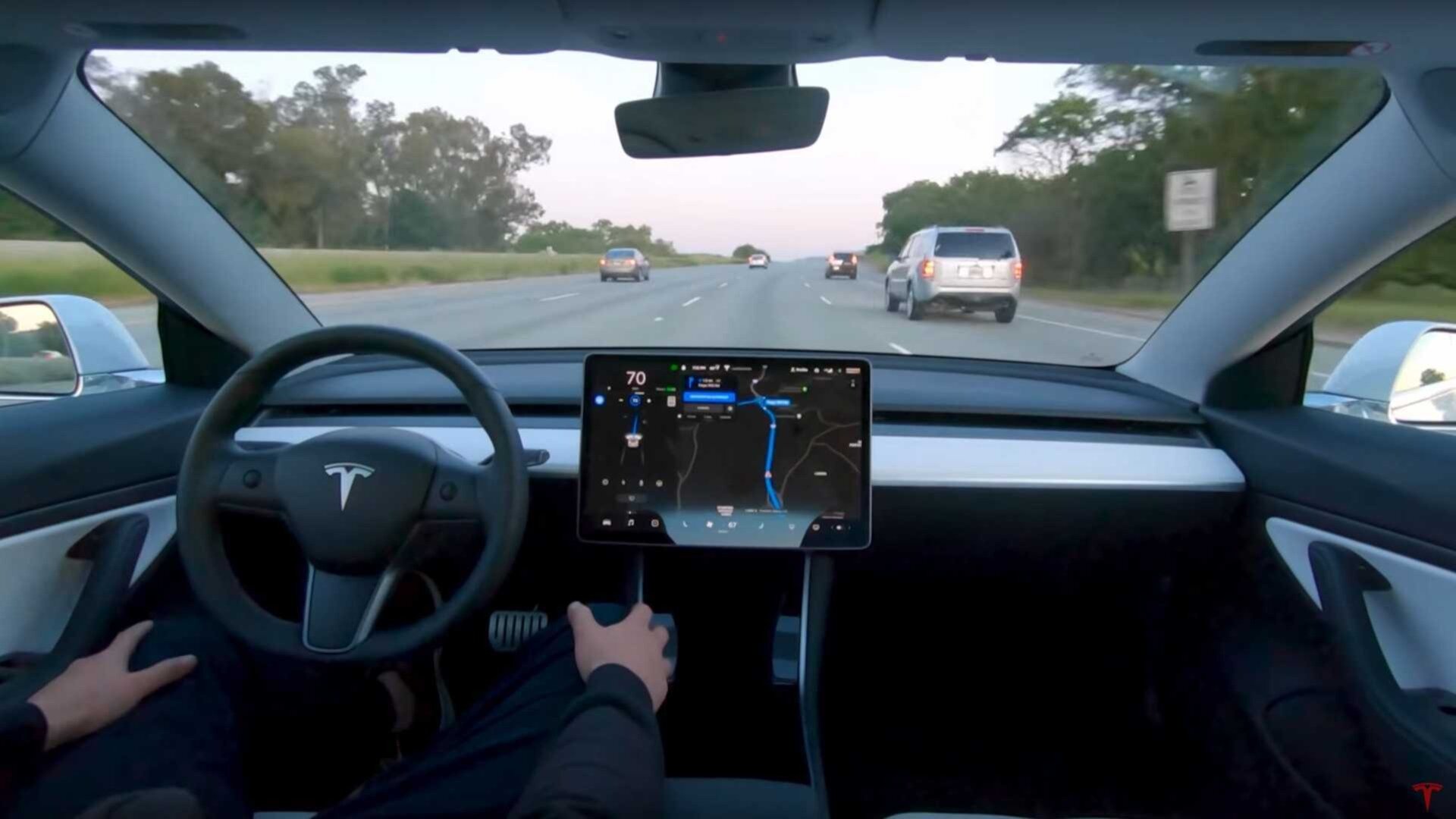 Tesla отзывает 363 тысячи машин. Опять виноват «автопилот»