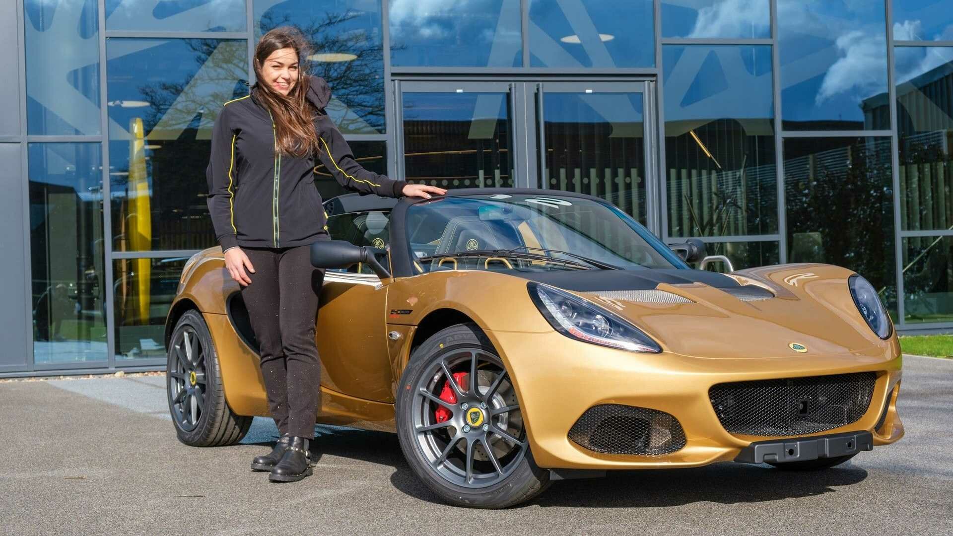 Последний Elise передали внучке экс-владельца Lotus — спорткар был назван в её честь