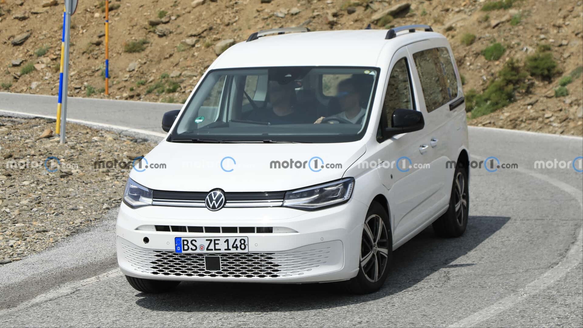 «Каблучок» Volkswagen Caddy с гибридным мотором попался фотошпионам