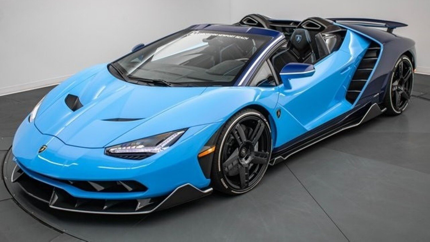 На продажу выставили редчайший родстер Lamborghini Centenario почти без пробега