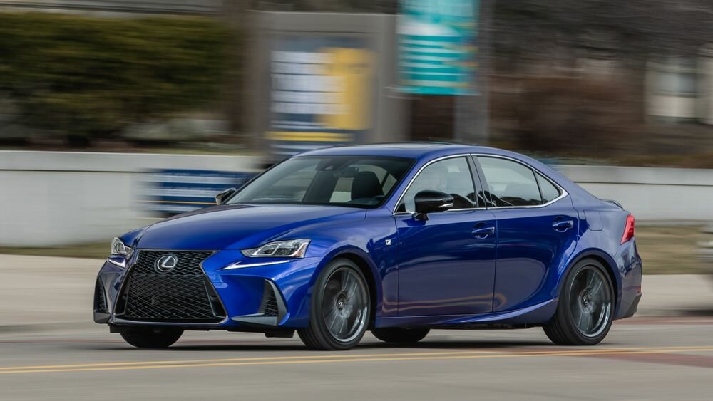Автомобили Lexus отозваны в России из-за трещин в бензобаке 