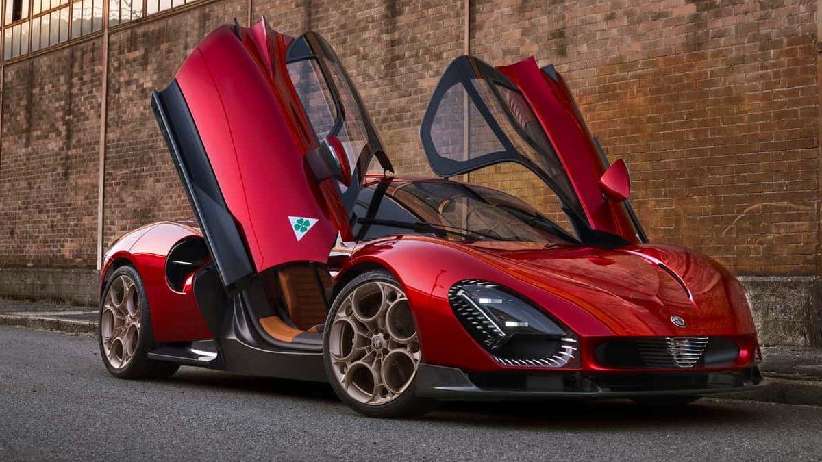 Представлен суперкар Alfa Romeo 33 Stradale: 3 секунды до сотни и всего 33 экземпляра