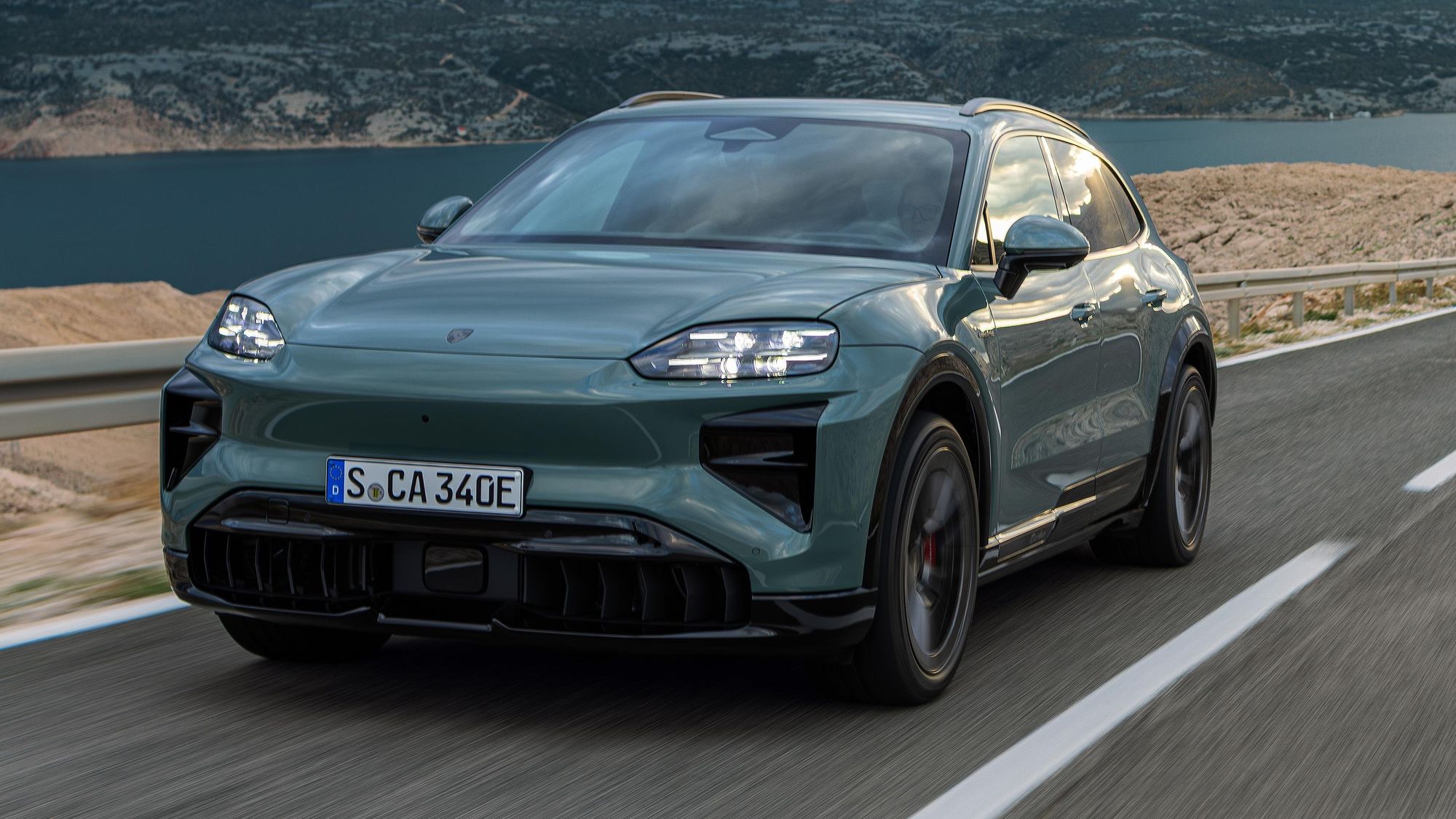 Porsche представил 1156-сильный электрический Cayenne — мощнейший серийный автомобиль в своей истории
