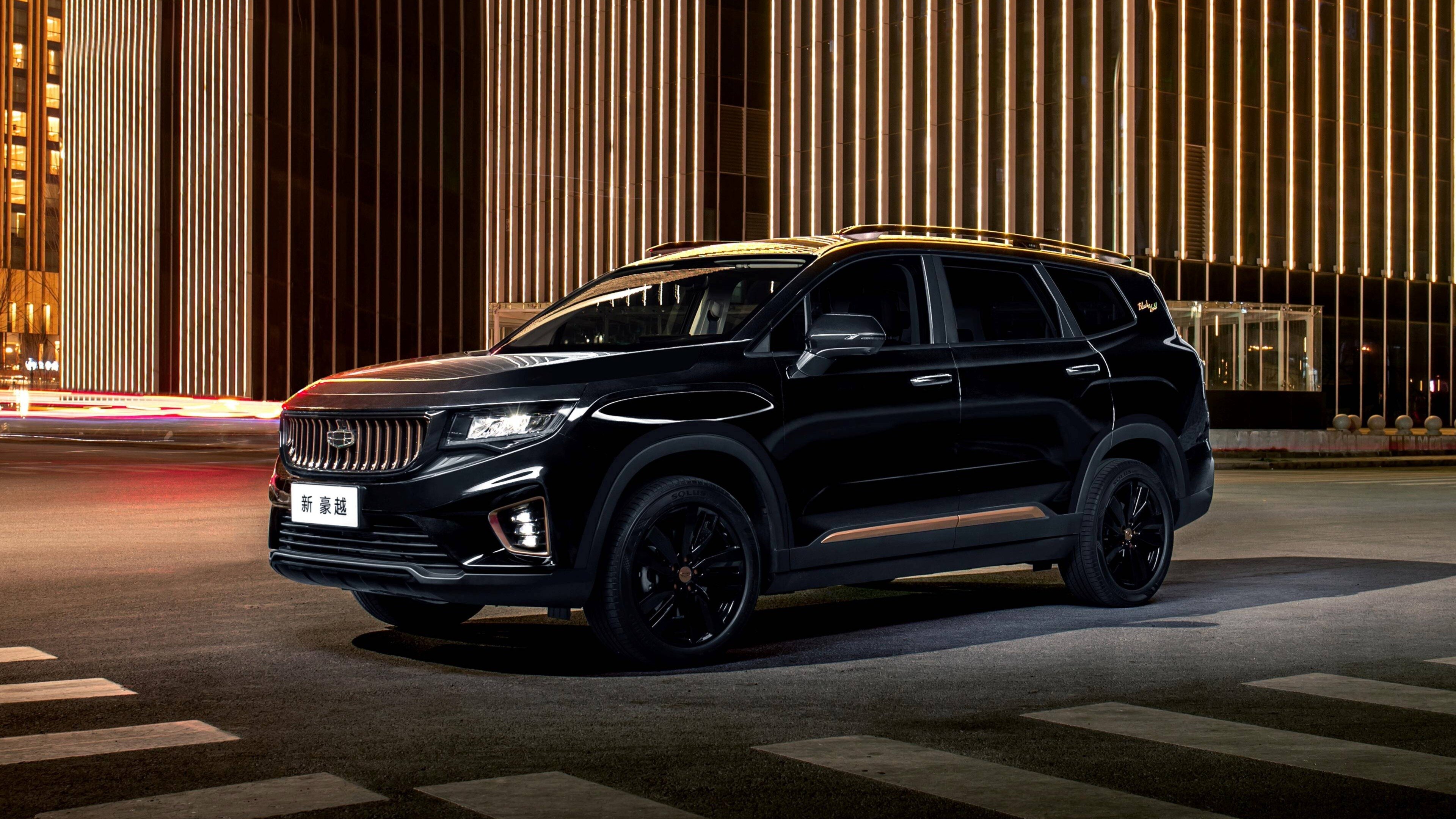 Большой кроссовер Geely Haoyue отделали «чёрным золотом»