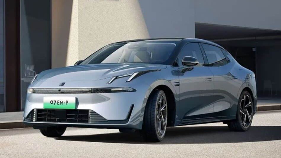 Марка Lynk & Co начала продажи гибридного седана размером с Камри за 2,2 миллиона рублей