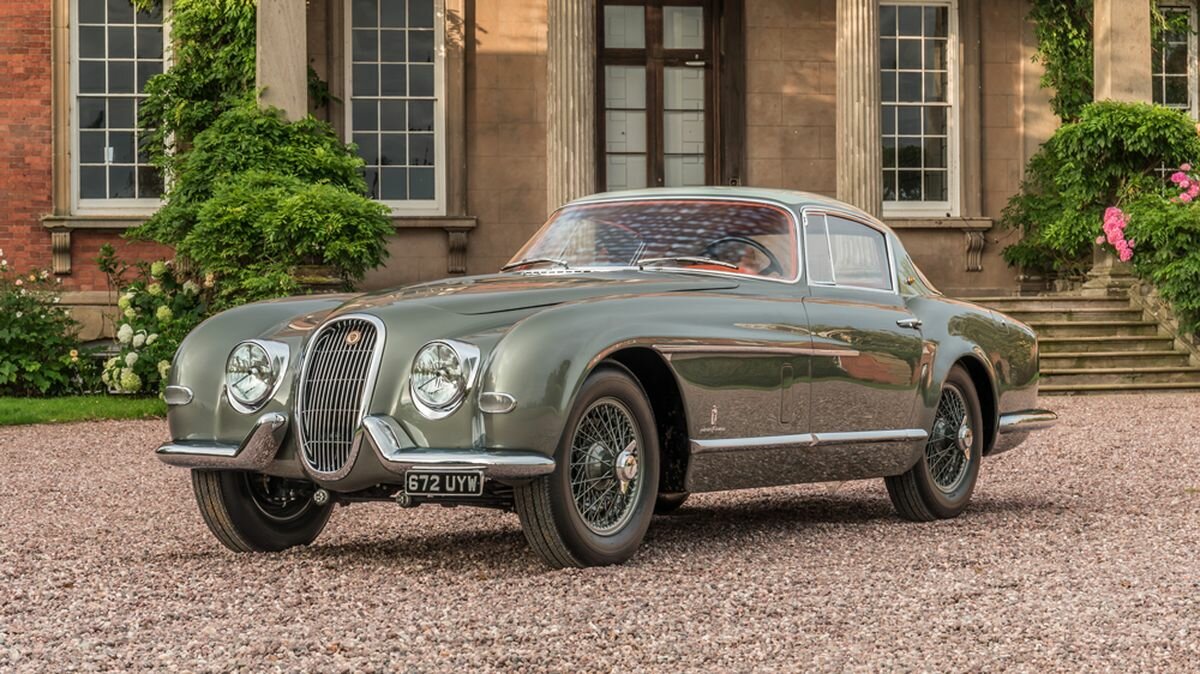 Найденный в поле старинный Jaguar могут продать на аукционе за более чем 1 миллион долларов