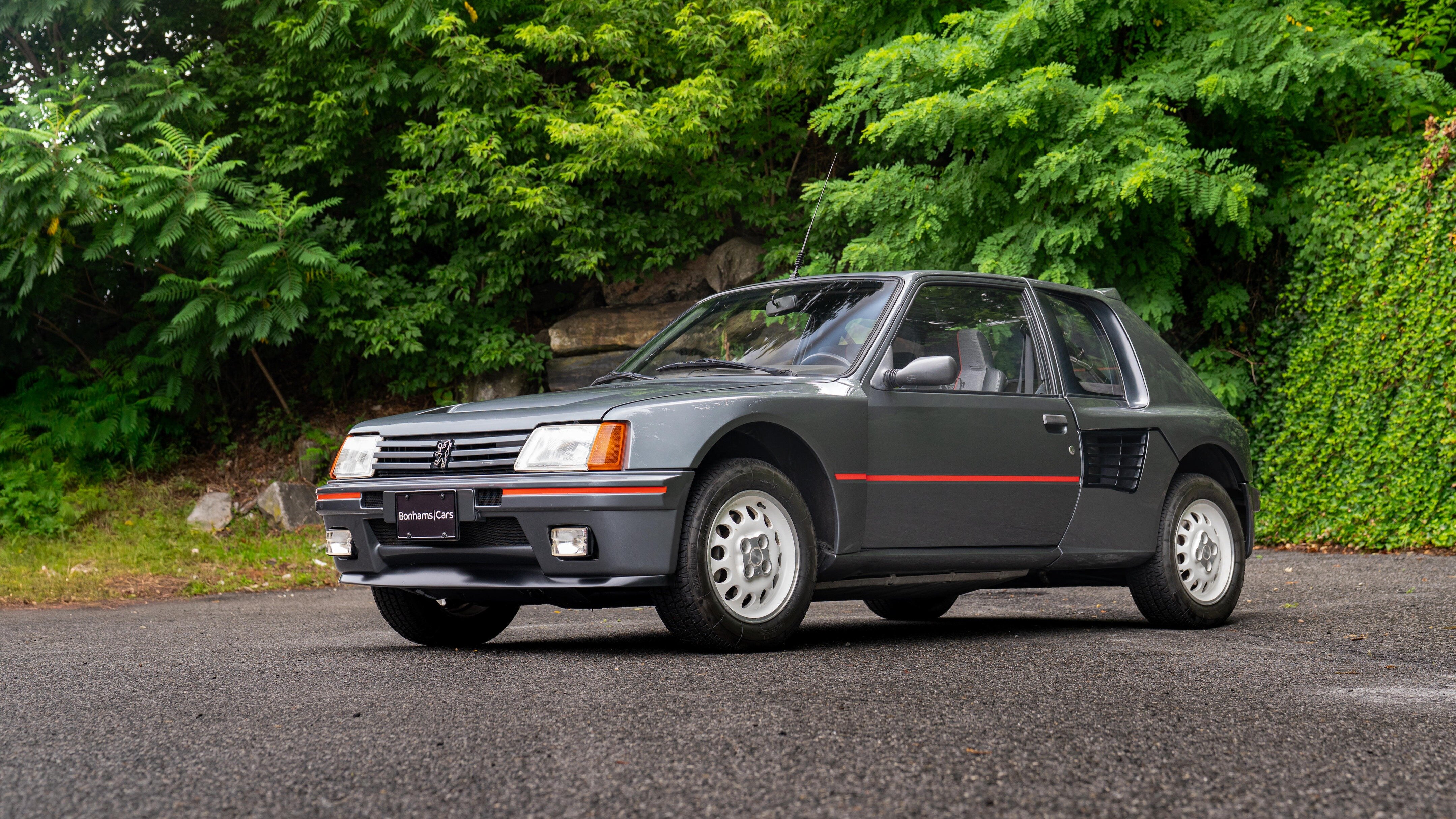 Редчайший среднемоторный хот-хэтч Peugeot 205 Turbo 16 пустят с молотка