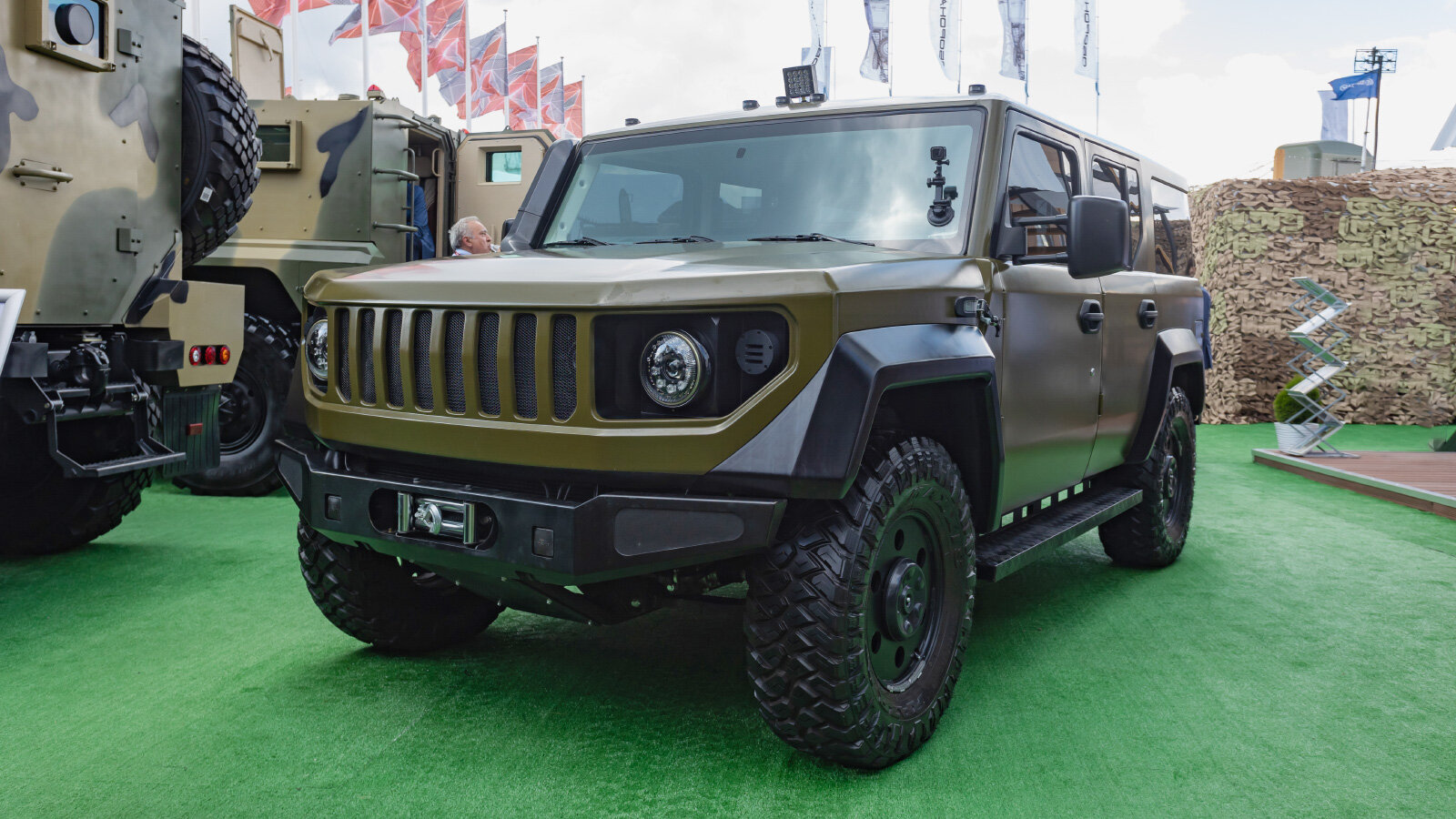 «Стрела», броне-«Нива» и 33-метровый автопоезд: ещё несколько удивительных машин с «Армии-2023»