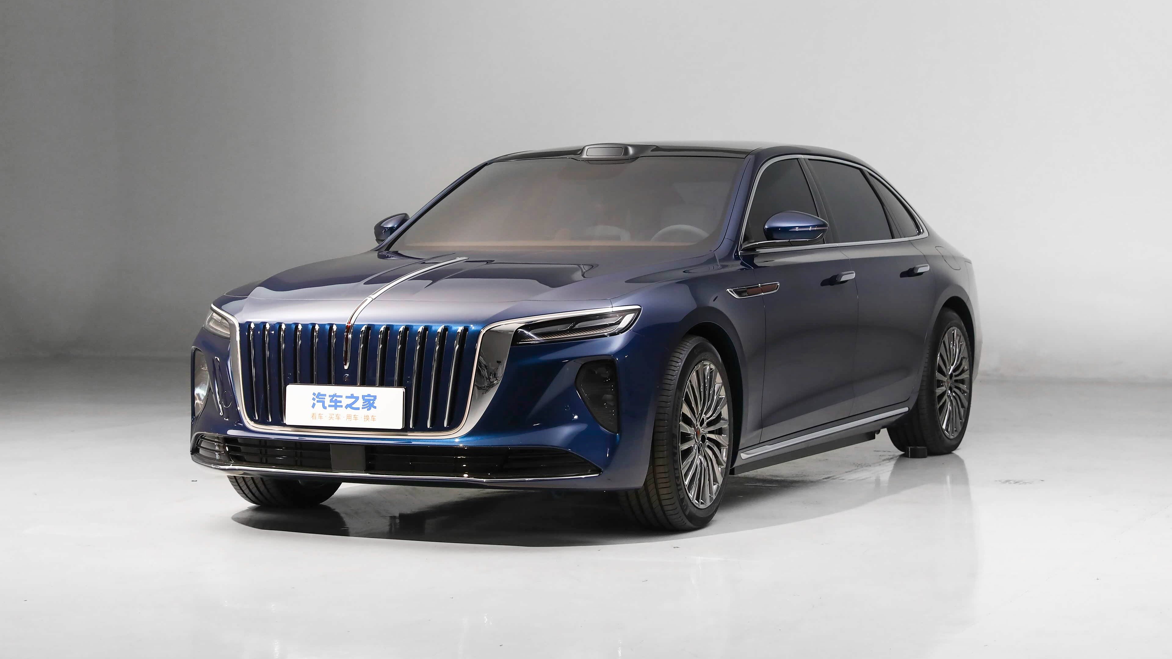 У гибридного Hongqi H9 будет новый салон: первое фото