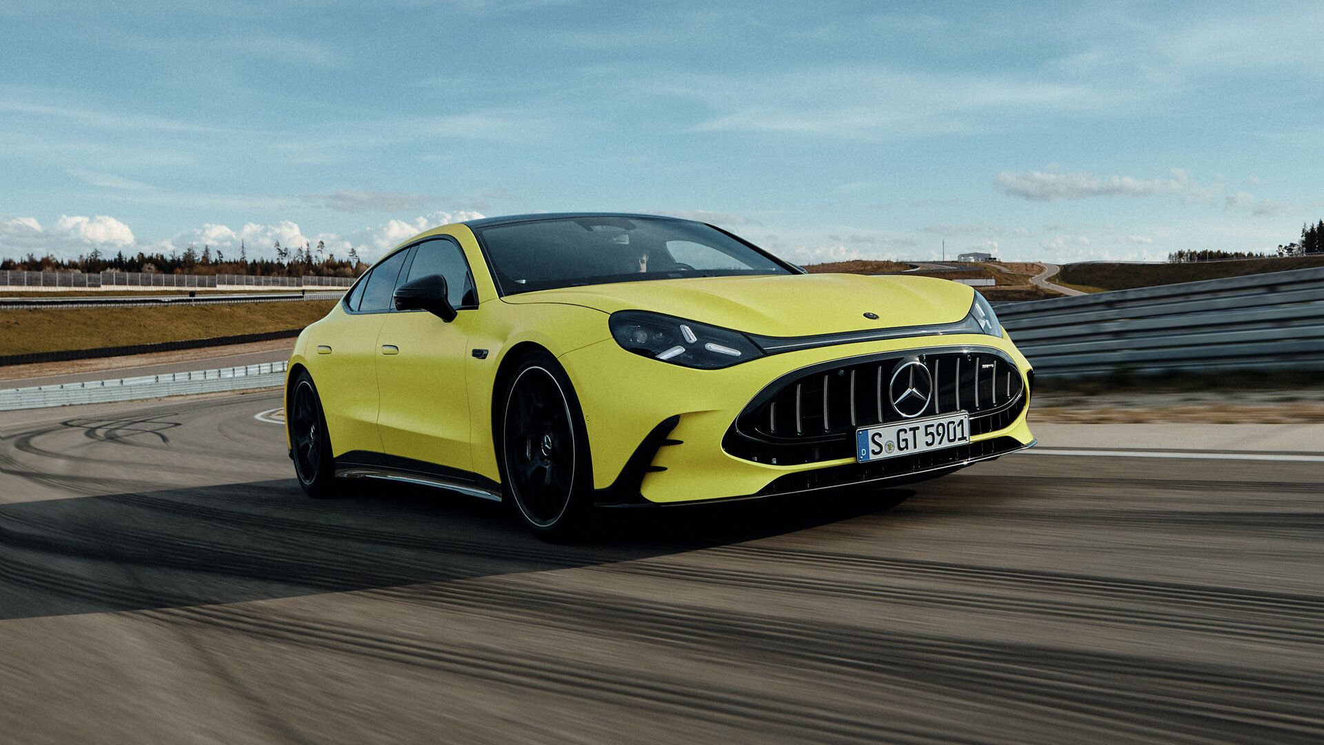 1169 сил и фейковый V8: представлен батарейный гиперкар Mercedes-AMG GT