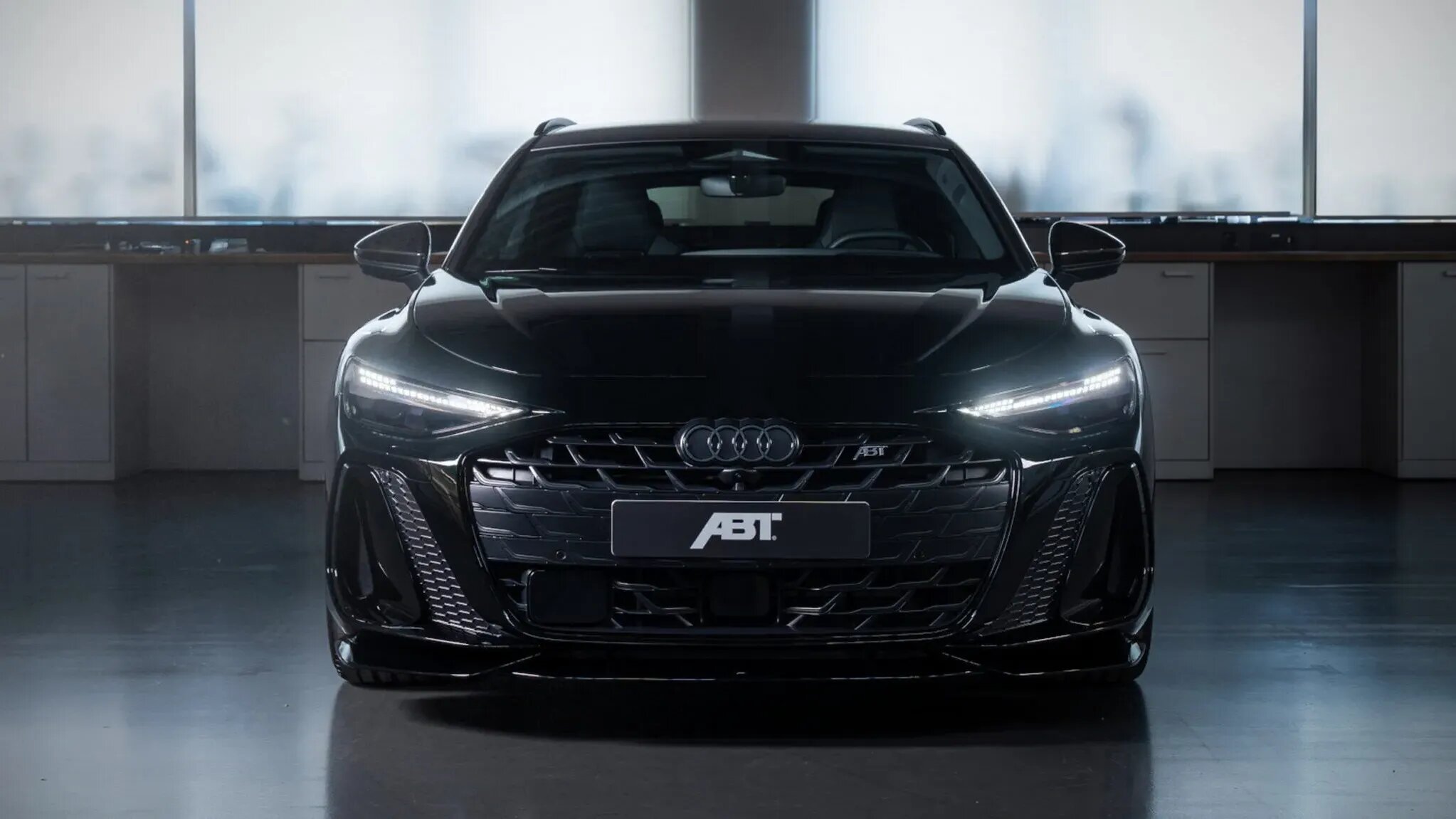 Ателье ABT создало гибридную альтернативу батарейному Audi S6 e-tron