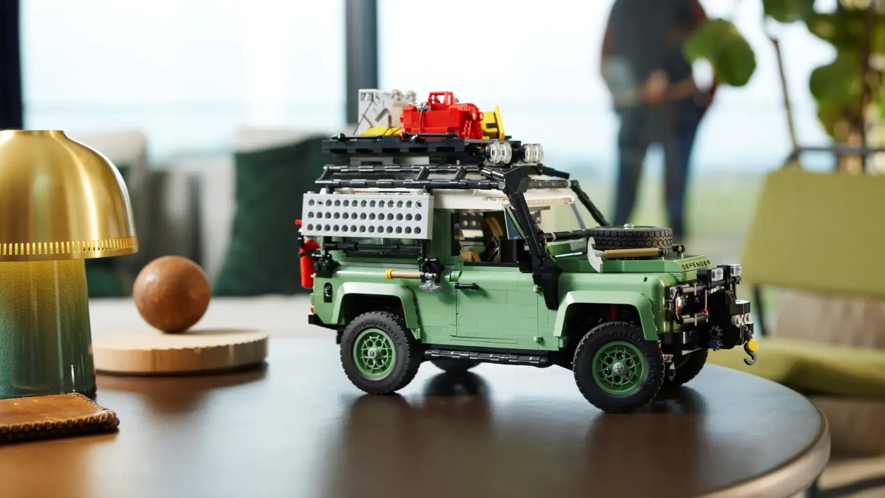 У Lego появилась модель классического Land Rover Defender 90 из 2336 деталей