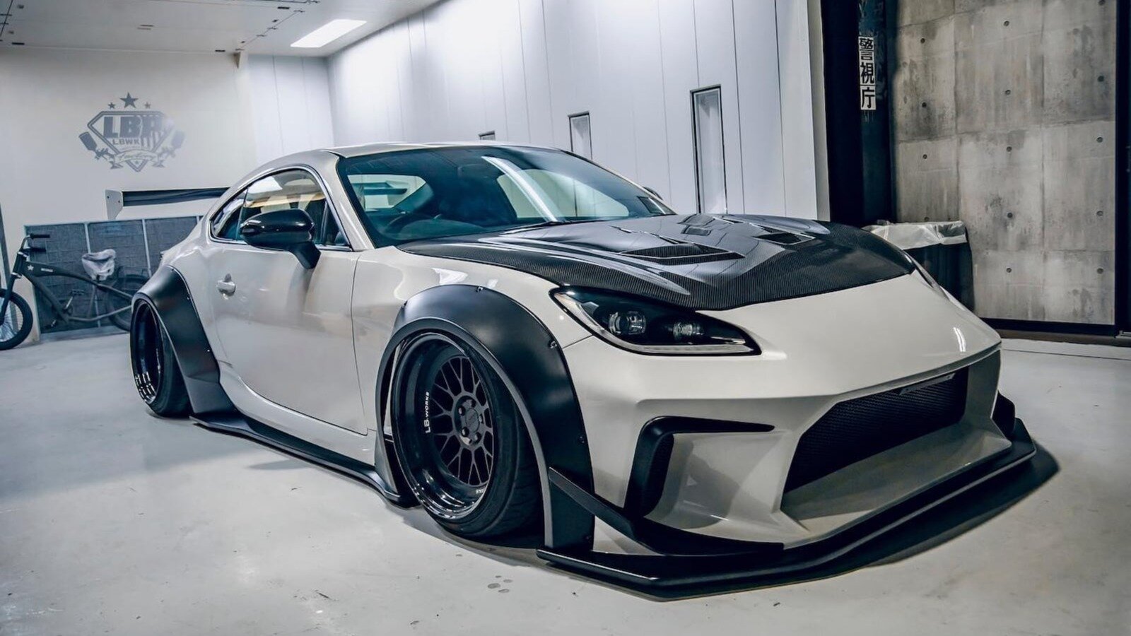 Экстремальный бодикит для Toyota GR86 от Liberty Walk будет стоить 13 тысяч долларов