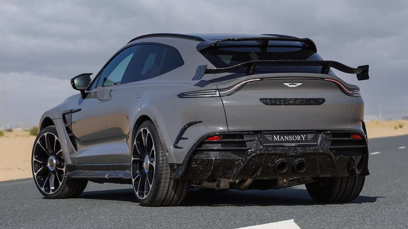 Ателье Mansory доработало кроссовер Aston Martin DBX кованым карбоном