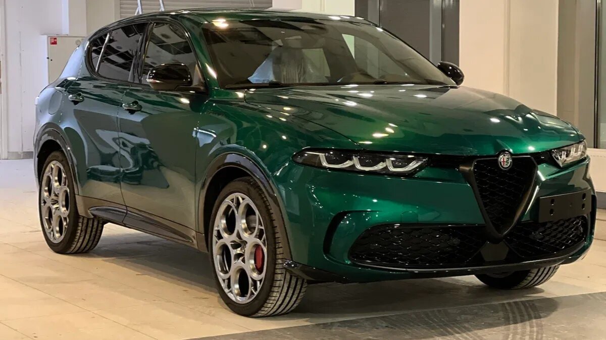 Маленький переднеприводный кроссовер Alfa Romeo оценили в России в 5,6 млн рублей