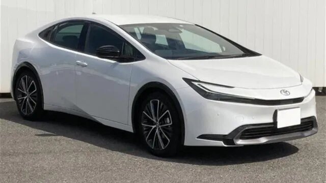В России начали продавать новый Toyota Prius, представленный меньше полугода назад