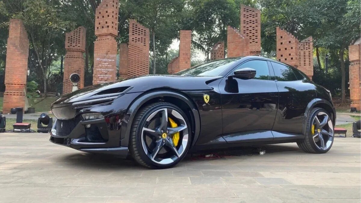 На Авто.ру продают кроссовер Ferrari за 121 миллион