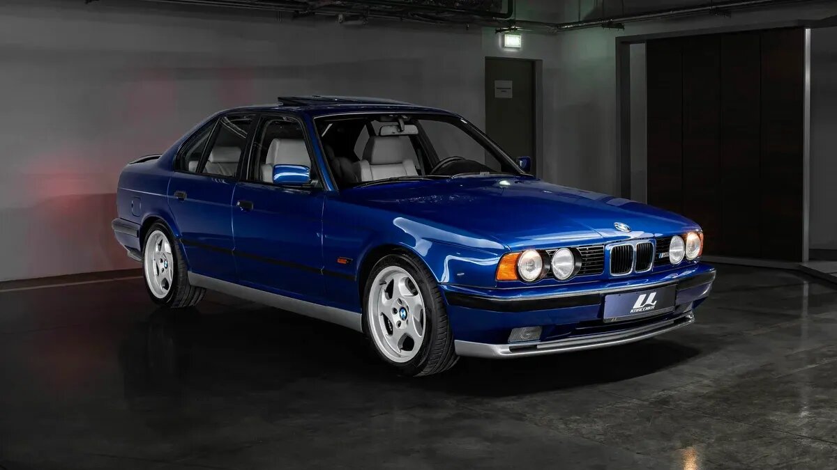 В Москве в продаже появился редкий 34-летний BMW M5 в коллекционном состоянии