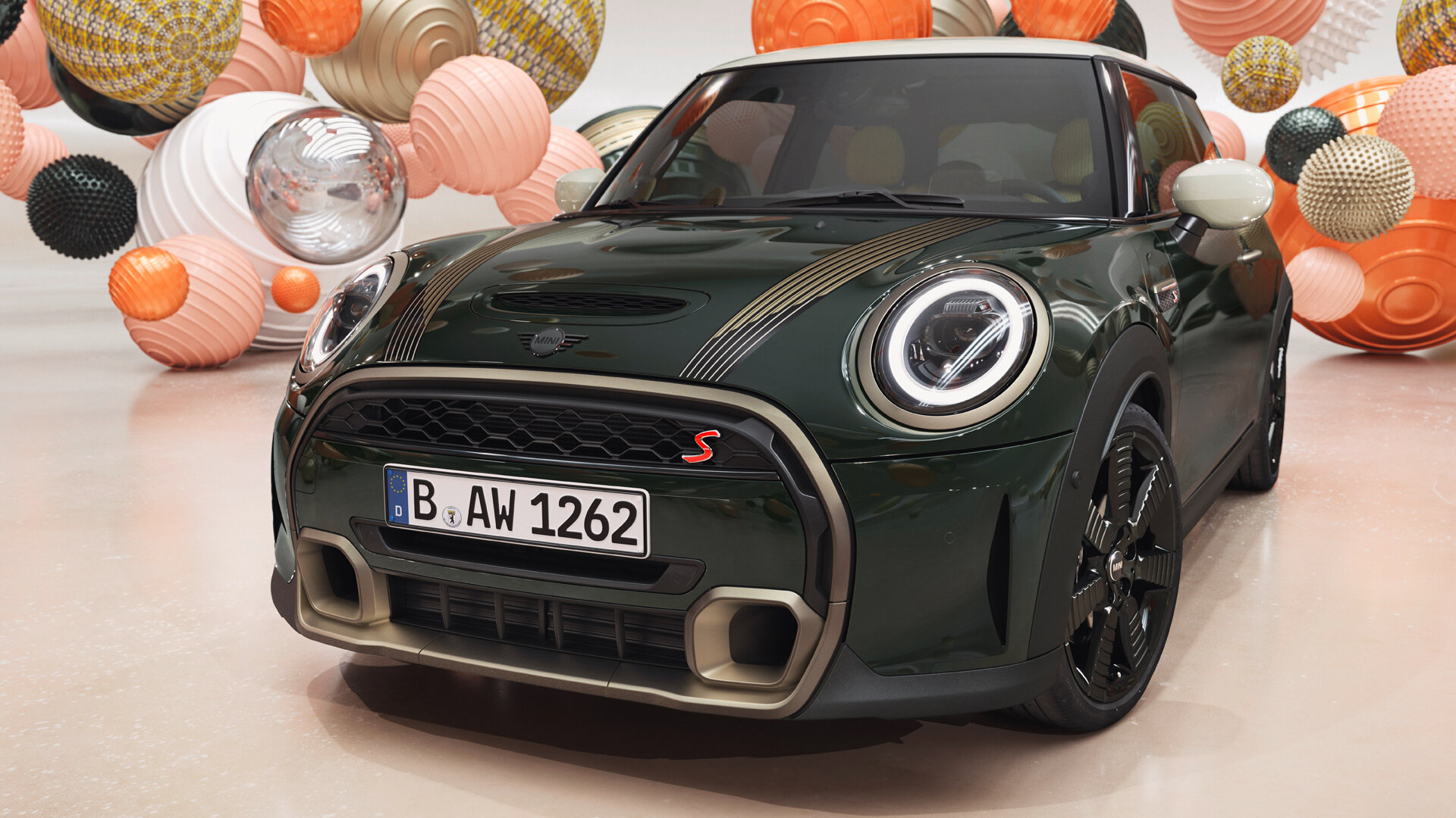 Компания MINI представила новые спецсерии трёх моделей с узорами на кузове