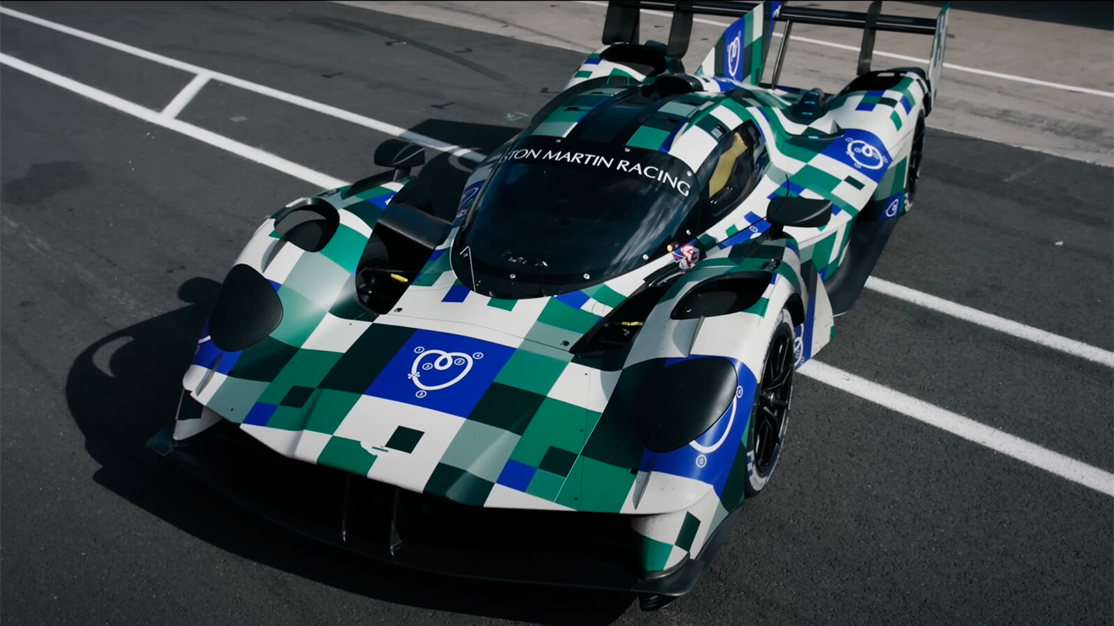 Aston Martin показал лемановский спортпрототип Valkyrie AMR-LMH в движении
