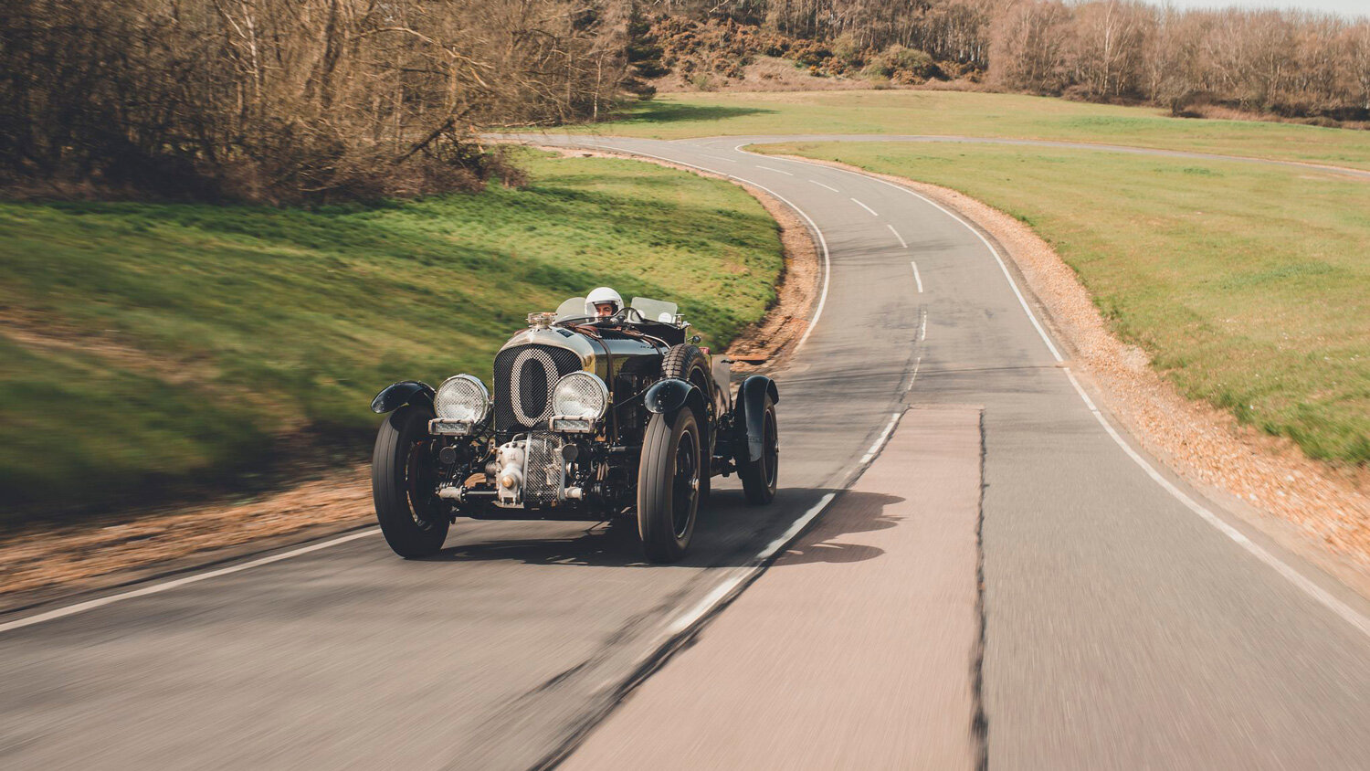 Гоночный Bentley из 1930-х и его клон, выпущенный через 90 лет: фотопост