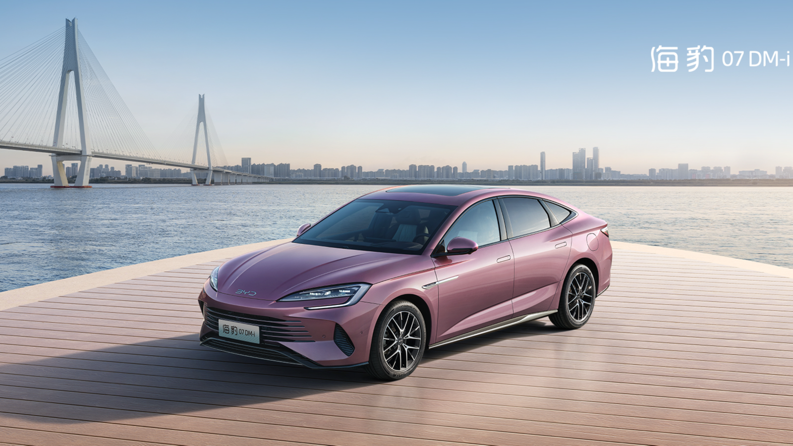 Большой седан BYD Seal DM-i сменил название, получил новую гибридную систему и снова подешевел