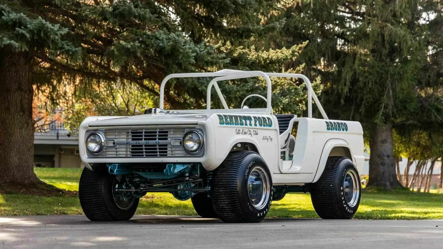 С молотка уйдёт ультралёгкий Ford Bronco для дрэга: у него нет передних тормозов