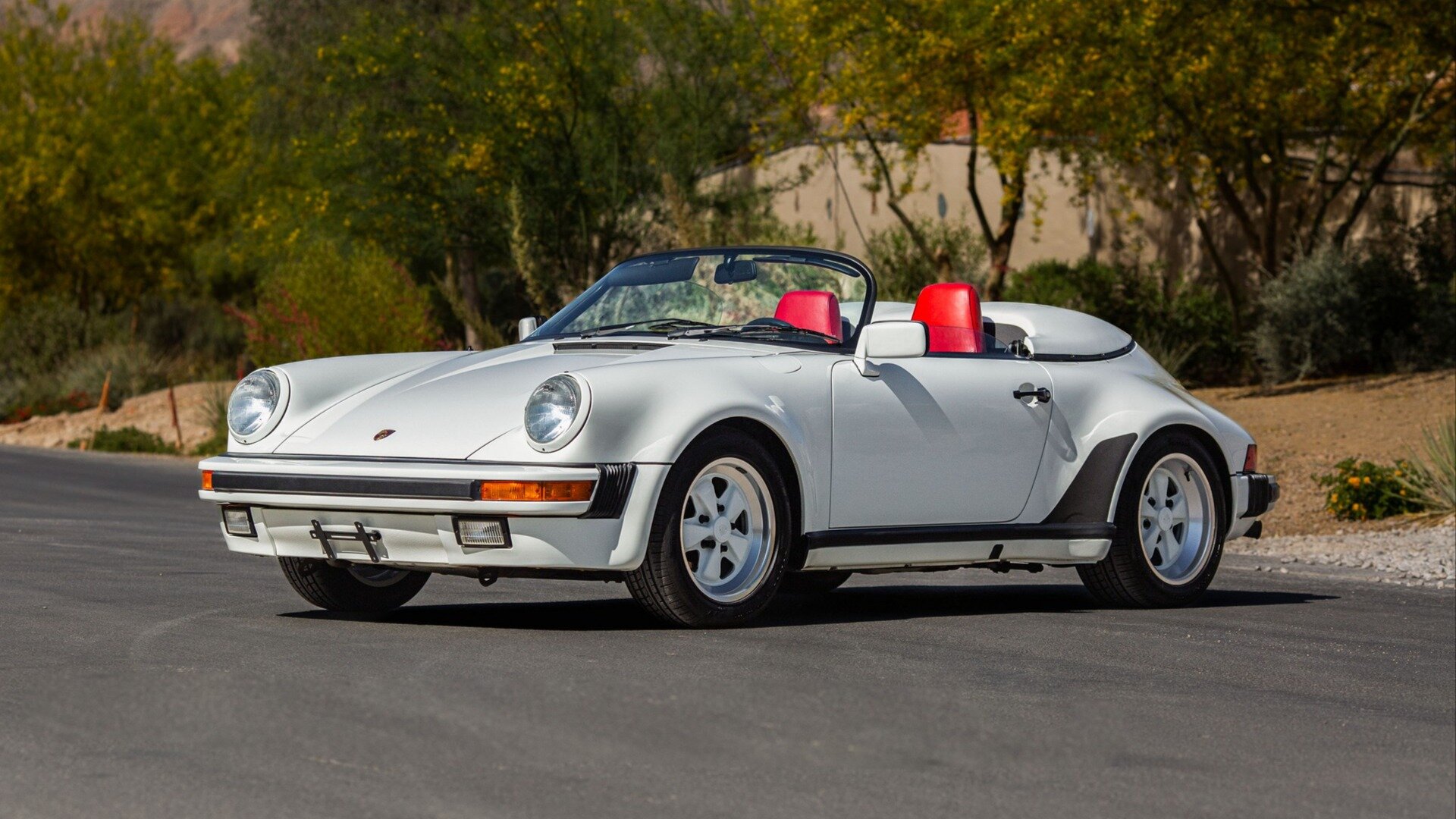 На торги выставят редкий Porsche 911 Speedster 1989 года, который проехал меньше 2,3 тысячи километров