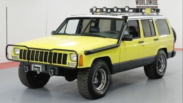 Продаётся очень странный Jeep Cherokee: он шире обычного на 355 миллиметров